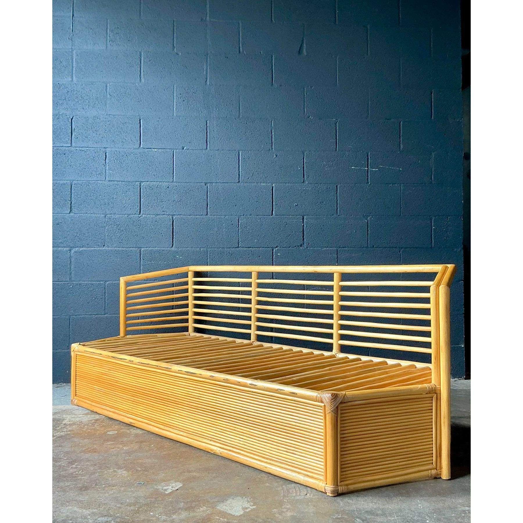 Bambou Canapé Vintage Boho en rotin à facettes en vente