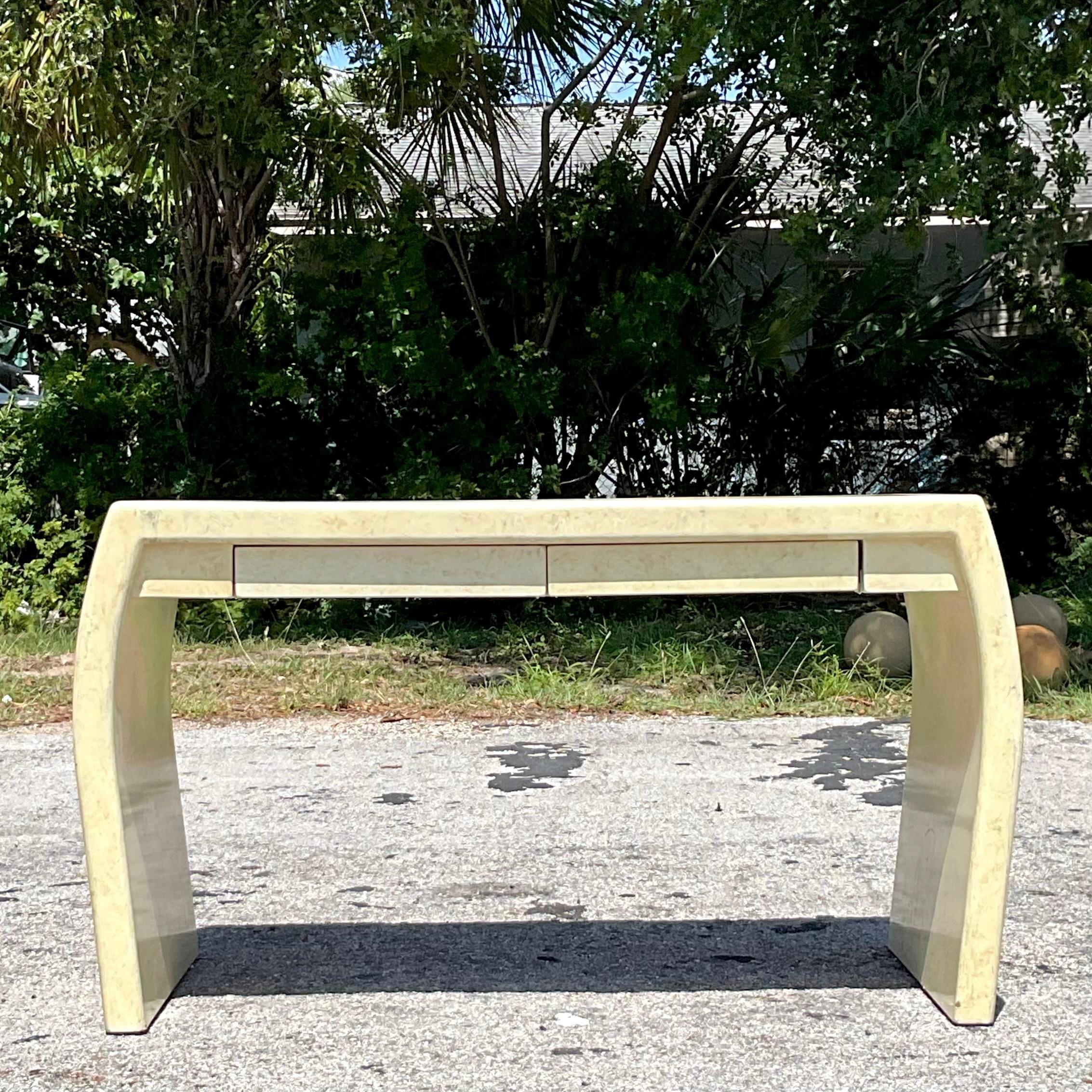 Bois Bureau vintage Boho en fausse peau de chèvre avec cascade en vente