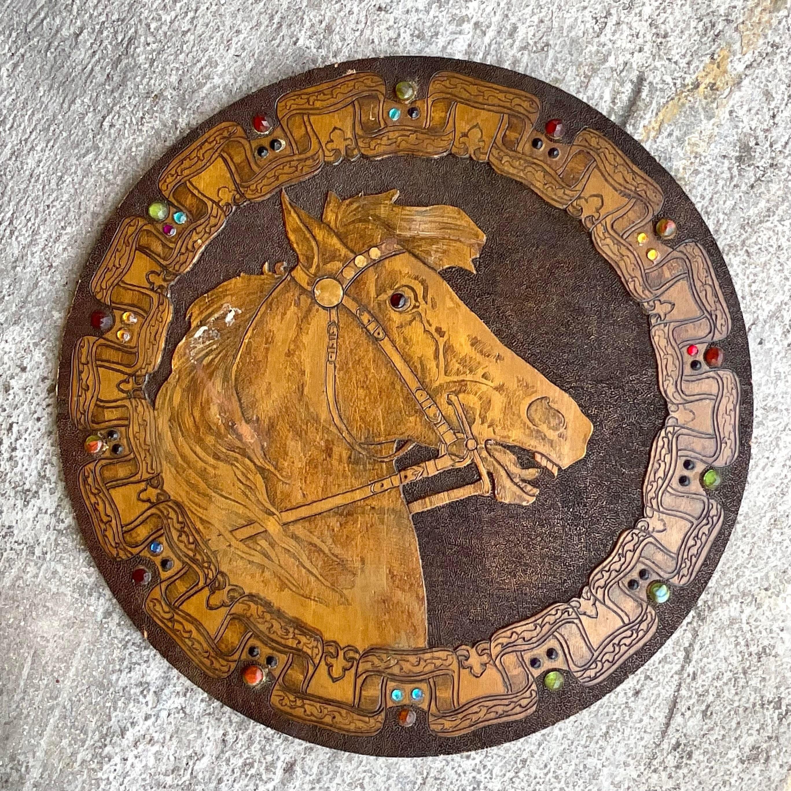 Medaglione di legno con cavallo in legno dell'azienda d'arte fiamminga Boho vintage In condizioni buone in vendita a west palm beach, FL