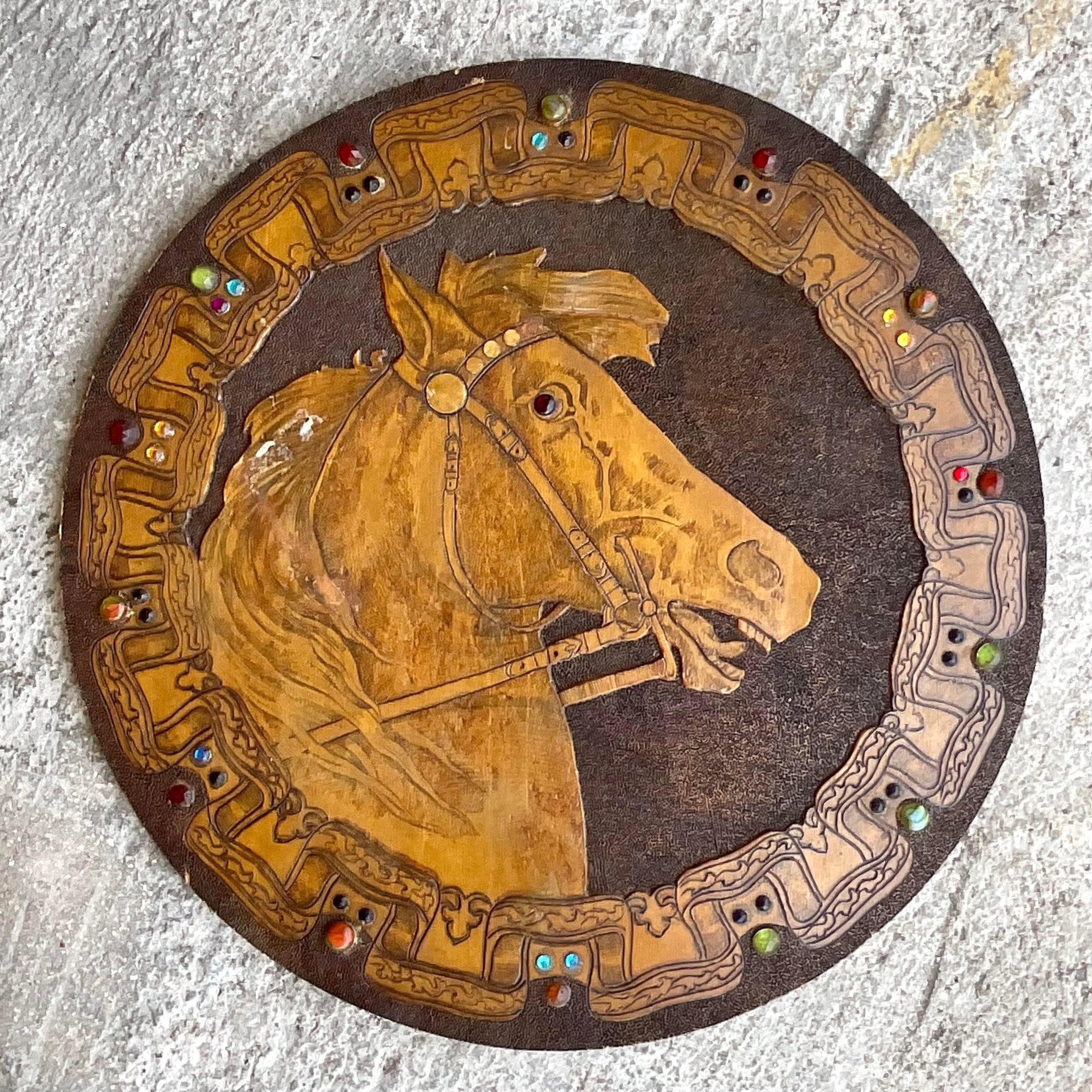 Vetro Medaglione di legno con cavallo in legno dell'azienda d'arte fiamminga Boho vintage in vendita