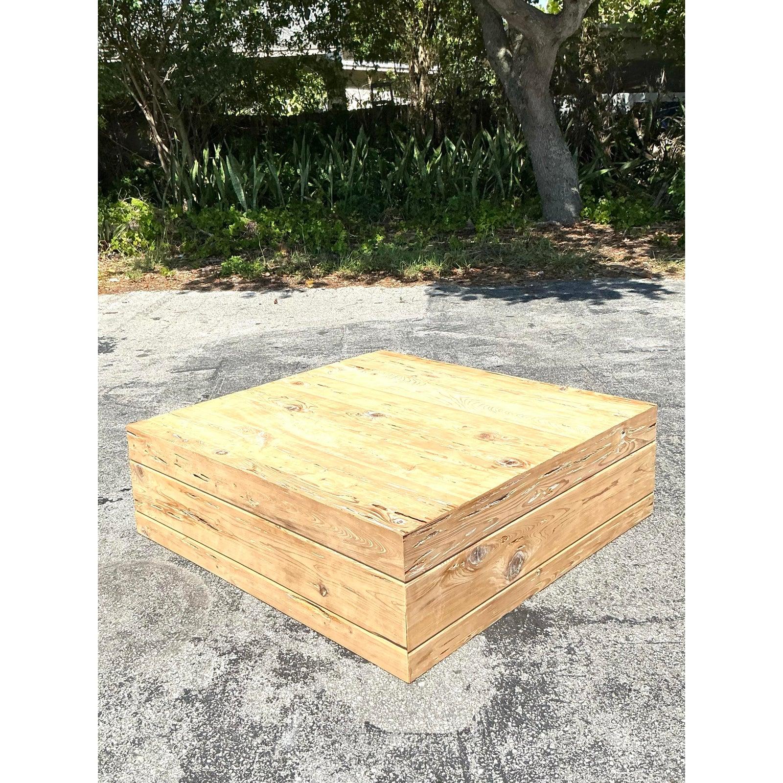 Mesa baja Vintage Boho Florida Pecky Cypress Siglo XXI y contemporáneo en venta