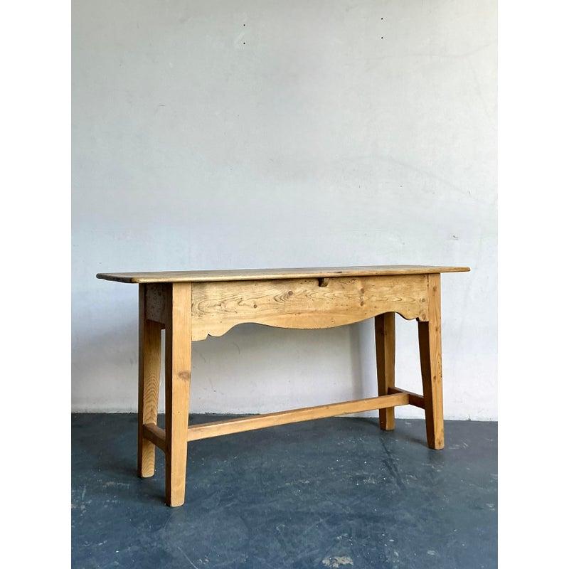 Vintage Boho French Knotty Pine Scalloped Console Table In Good Condition For Sale In West Palm Beach, FL