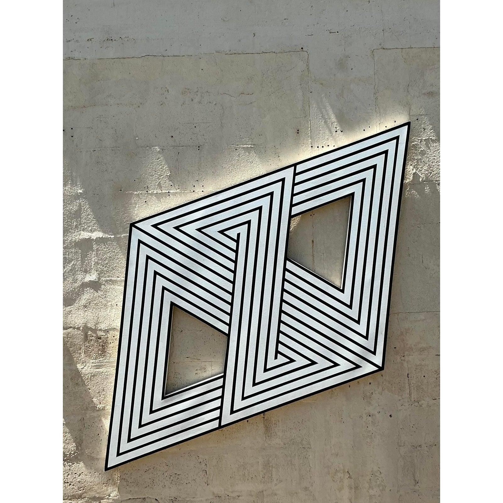 Tauchen Sie Ihren Raum in eine dynamische visuelle Faszination mit diesem fesselnden Vintage Boho Geometric Abstract on Canvas. Dieses auffällige moderne Kunstwerk verbindet meisterhaft klare Vinyl-Linien mit kühnen optischen Täuschungen und schafft