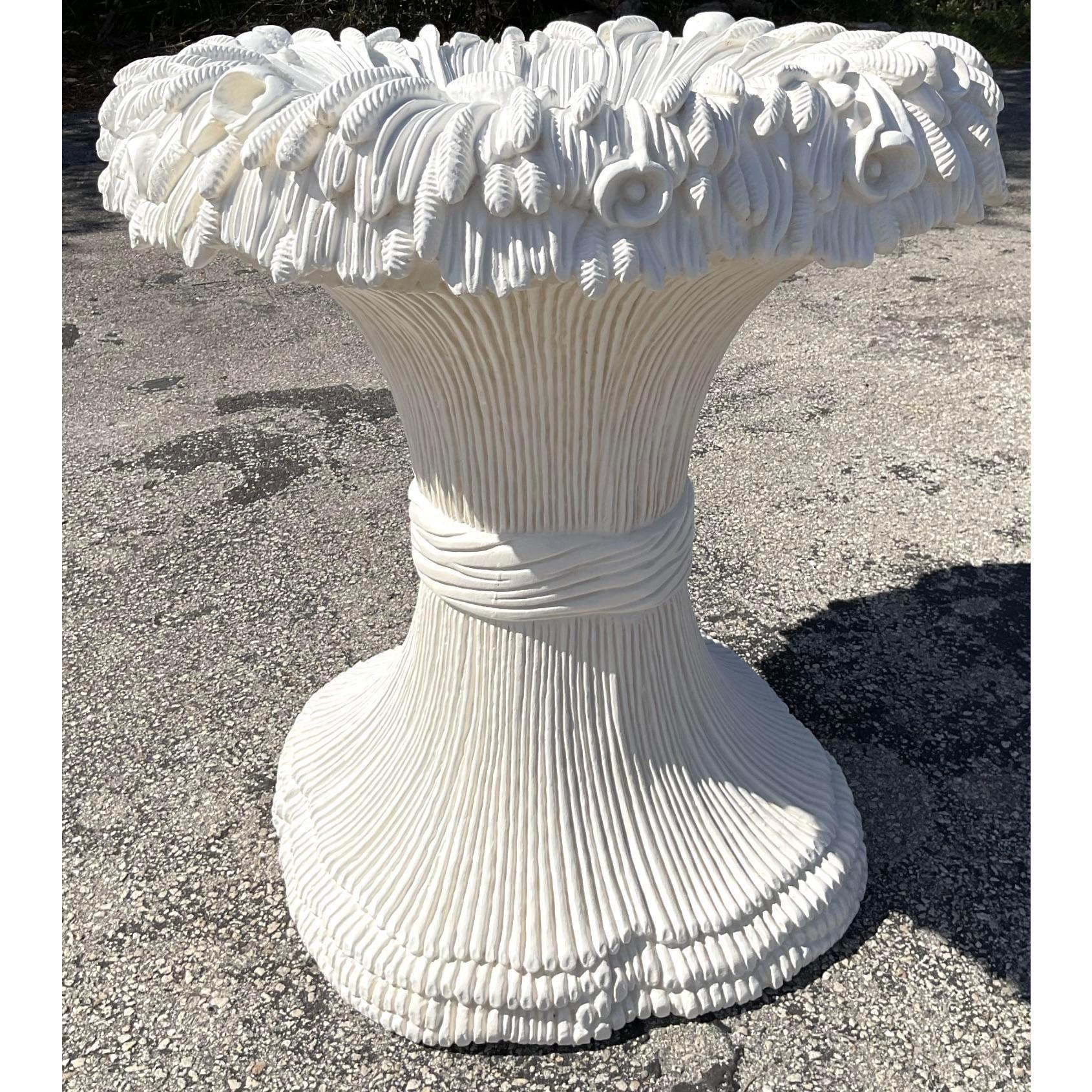 Piédestal de table de salle à manger bohème vintage en bois sculpté à motifs floraux Bon état - En vente à west palm beach, FL