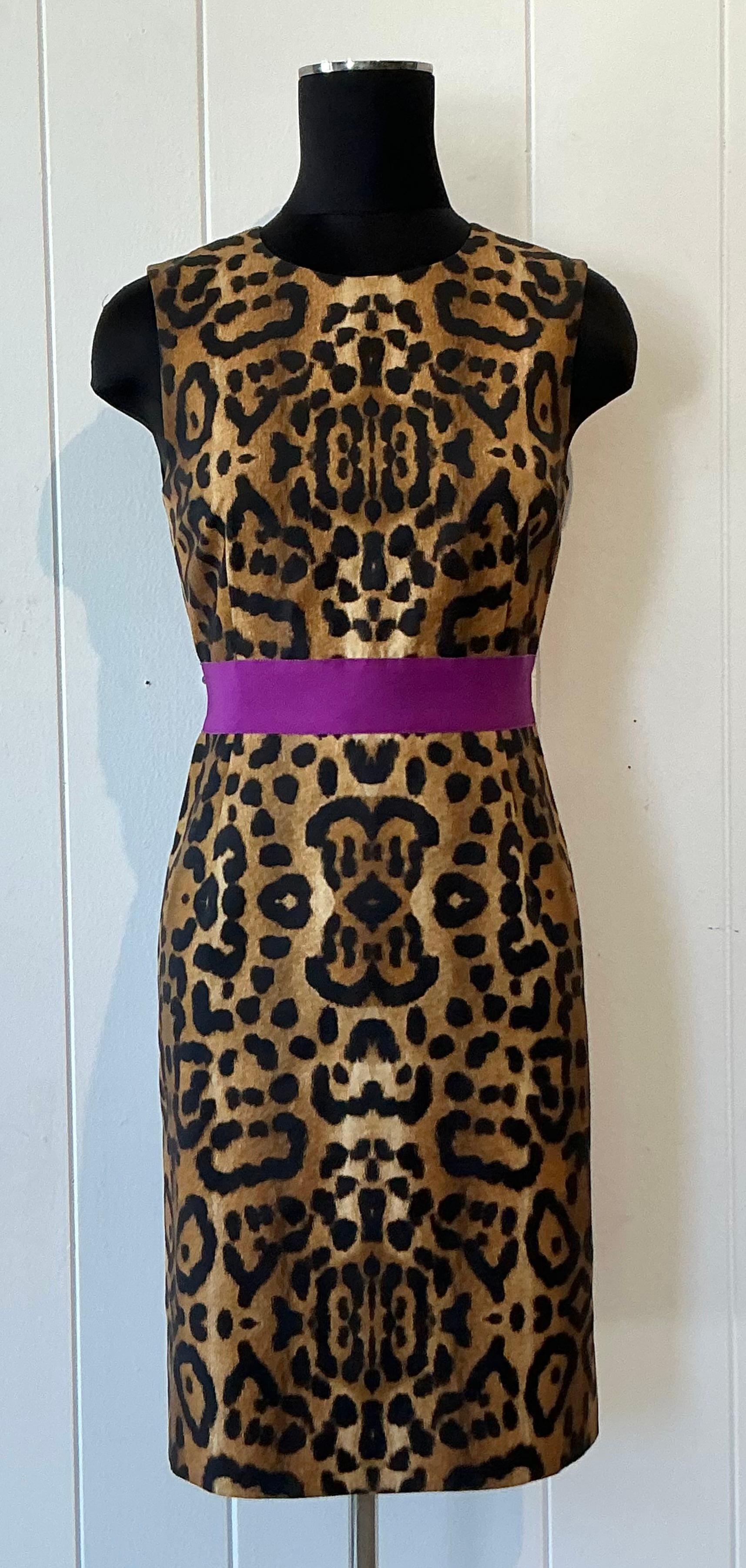 This vintage boho Giambattista Valli leopard dress is a captivating blend of wild elegance and effortless femininity. Known for his romantic yet modern designs, Valli brings a bohemian edge to the timeless allure of leopard print. The dress features
