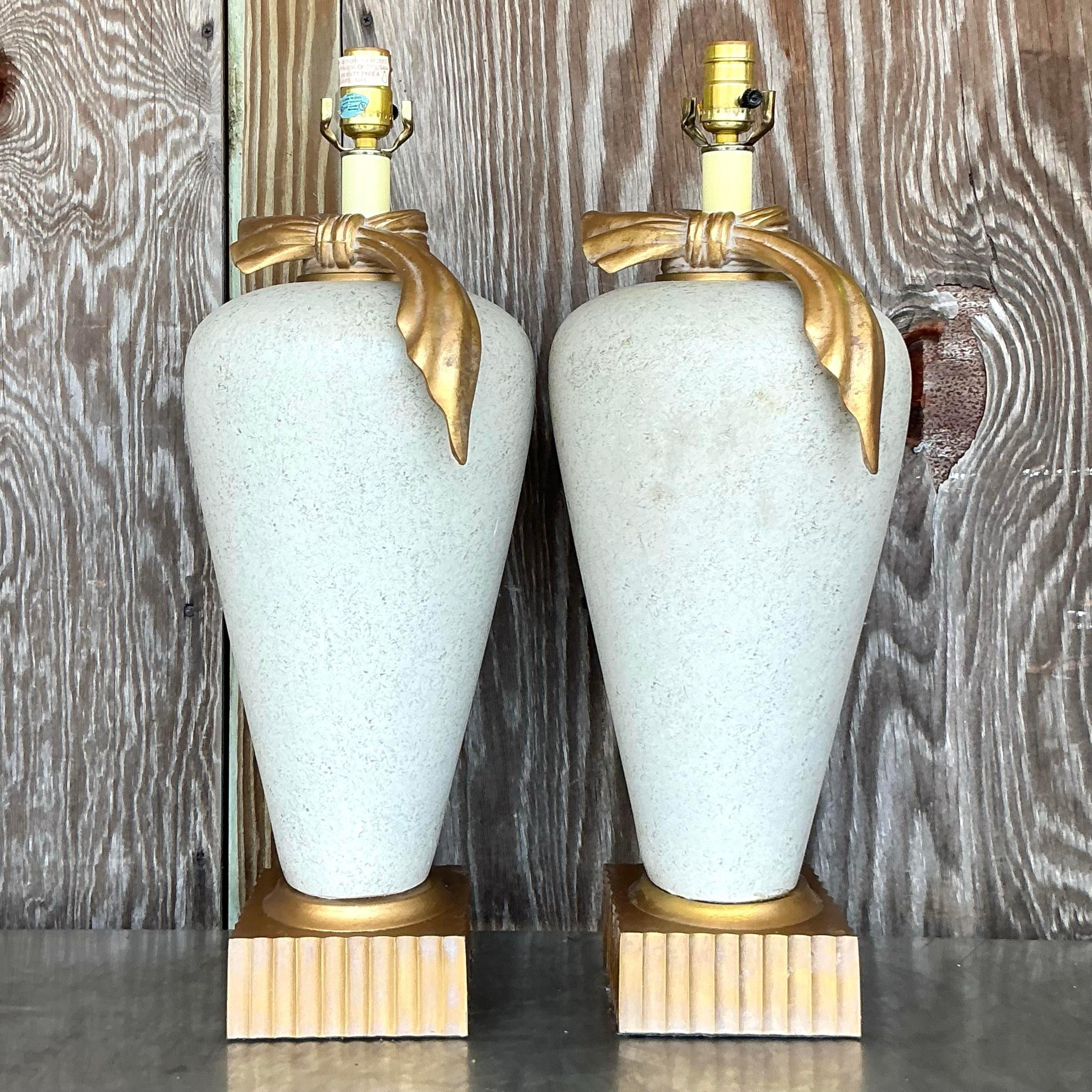XX secolo Lampade a fiocco dorate Boho d'epoca - una coppia in vendita