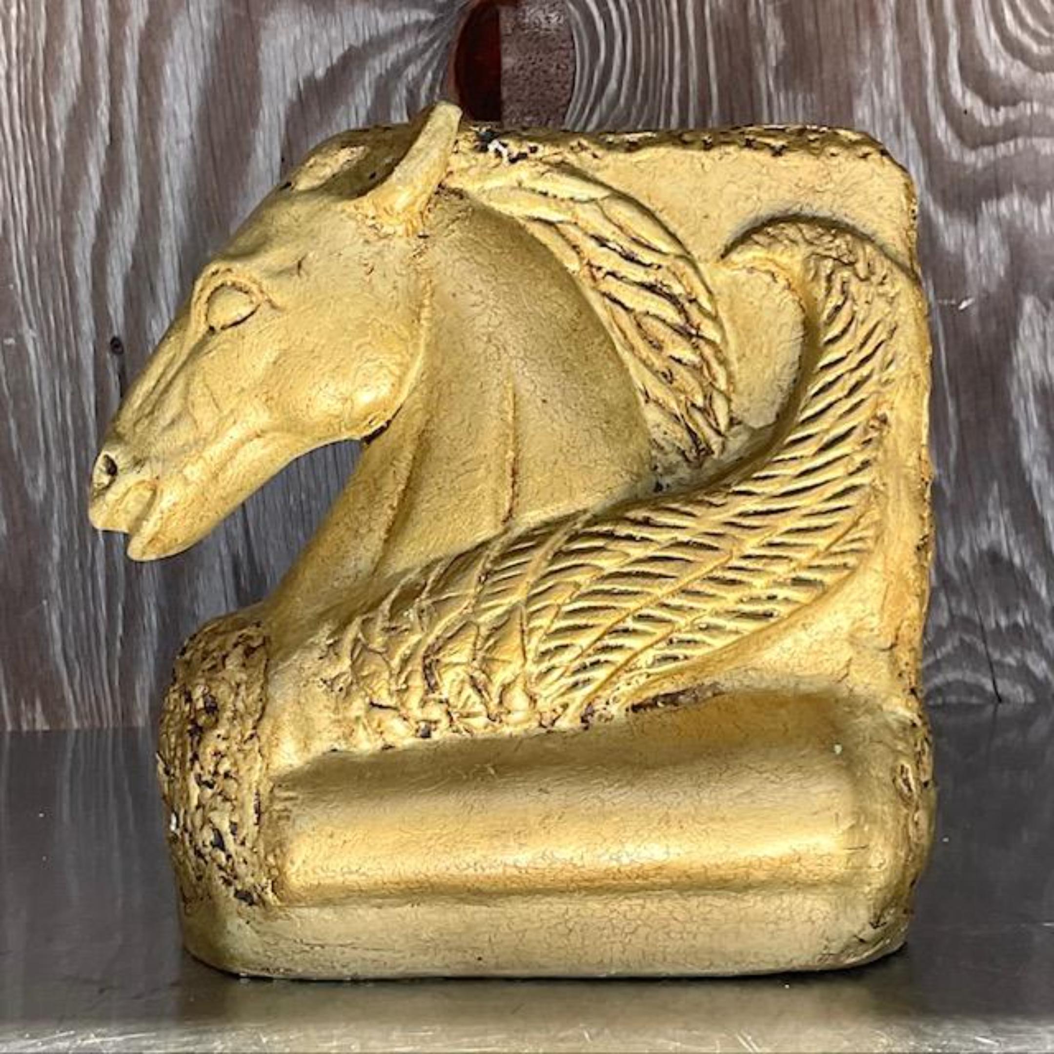 Vintage Boho vergoldet Gips geflügelte Pferd (Böhmisch) im Angebot