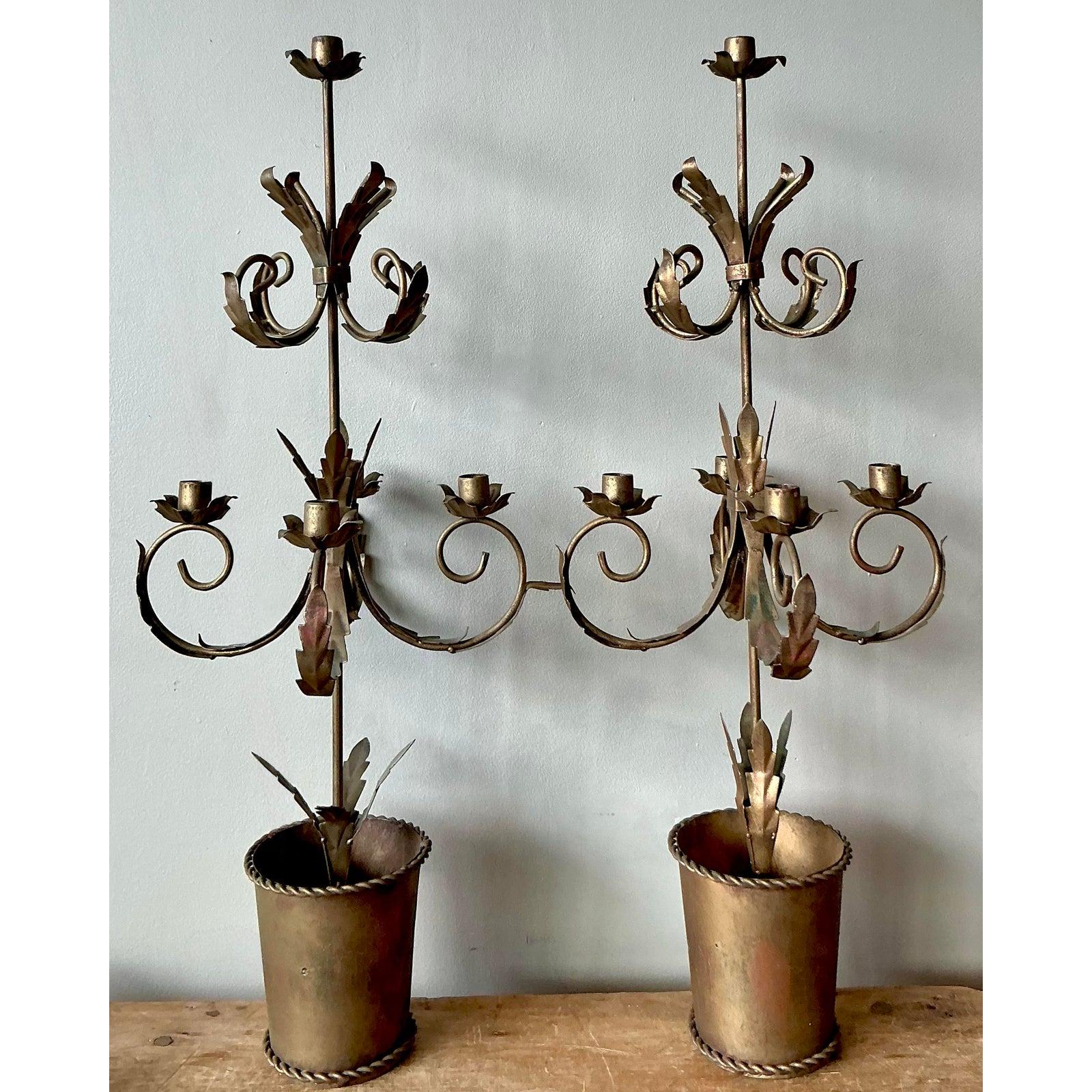 Hollywood Regency Candelabri d'epoca con punta dorata - Una coppia in vendita