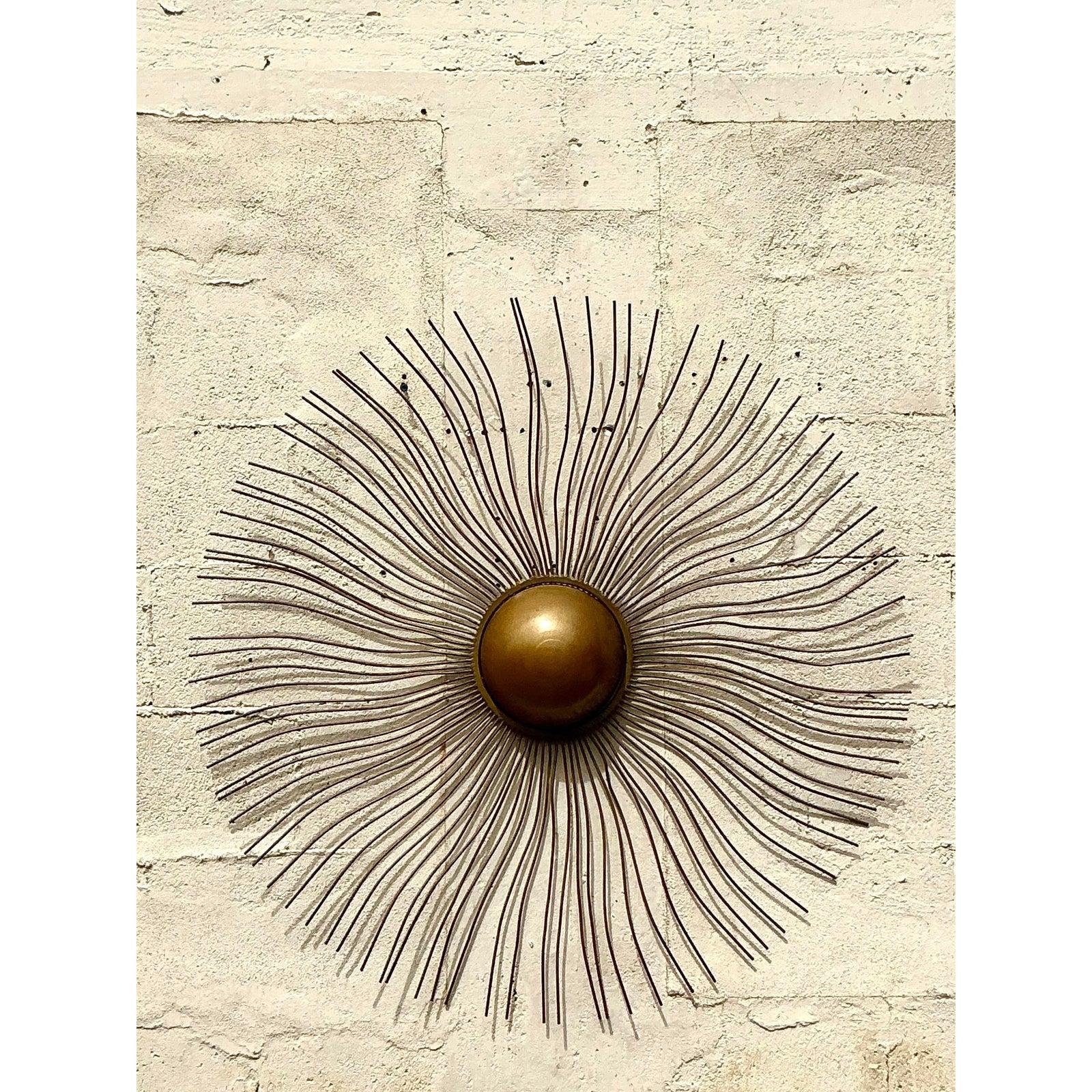 Hollywood Regency Scultura da parete in stile bohémien dorata con punta radiante, di grandi dimensioni in vendita