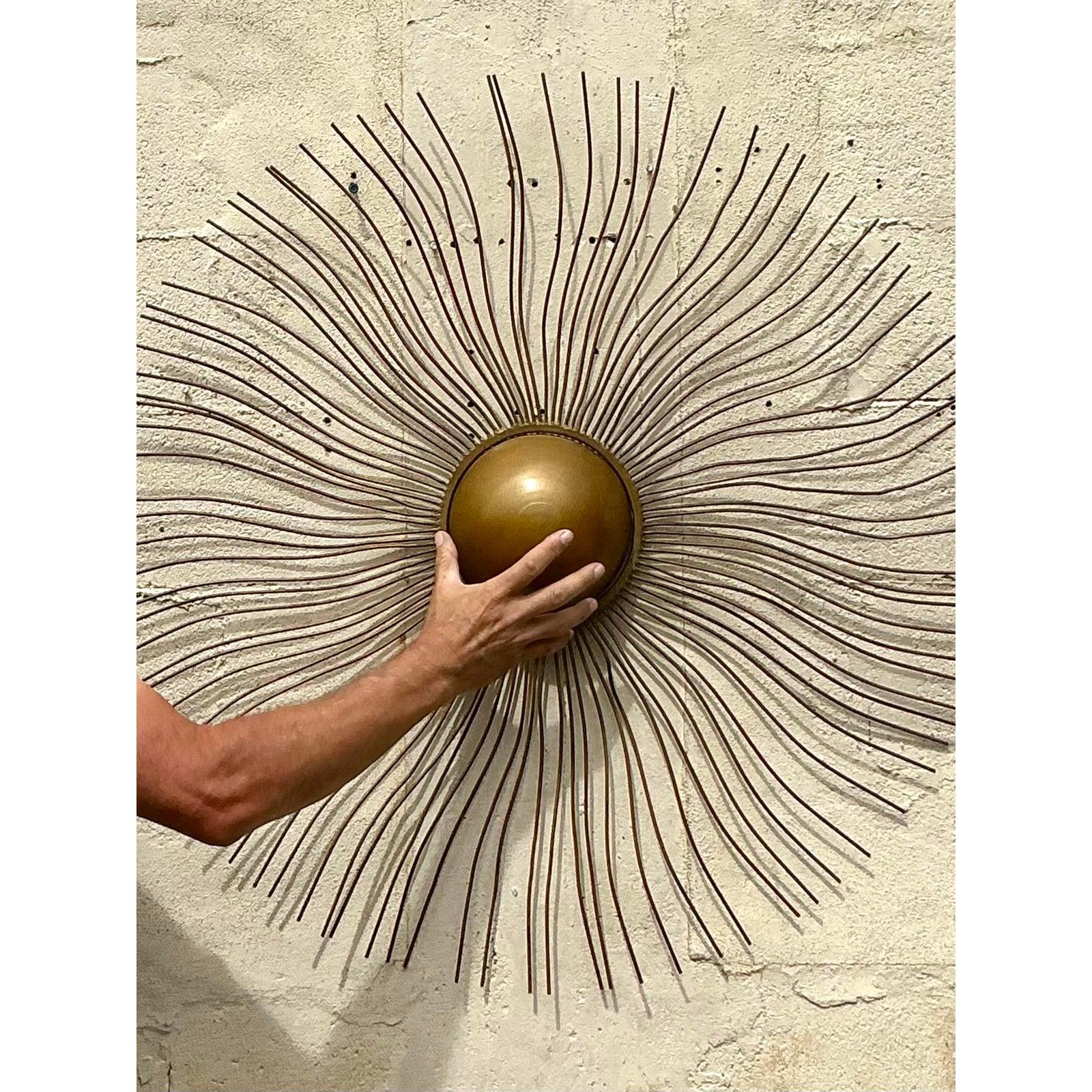 Americano Scultura da parete in stile bohémien dorata con punta radiante, di grandi dimensioni in vendita