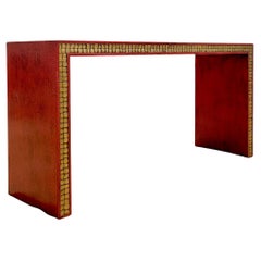 Consola Vintage Boho Dorada Lacada en Rojo