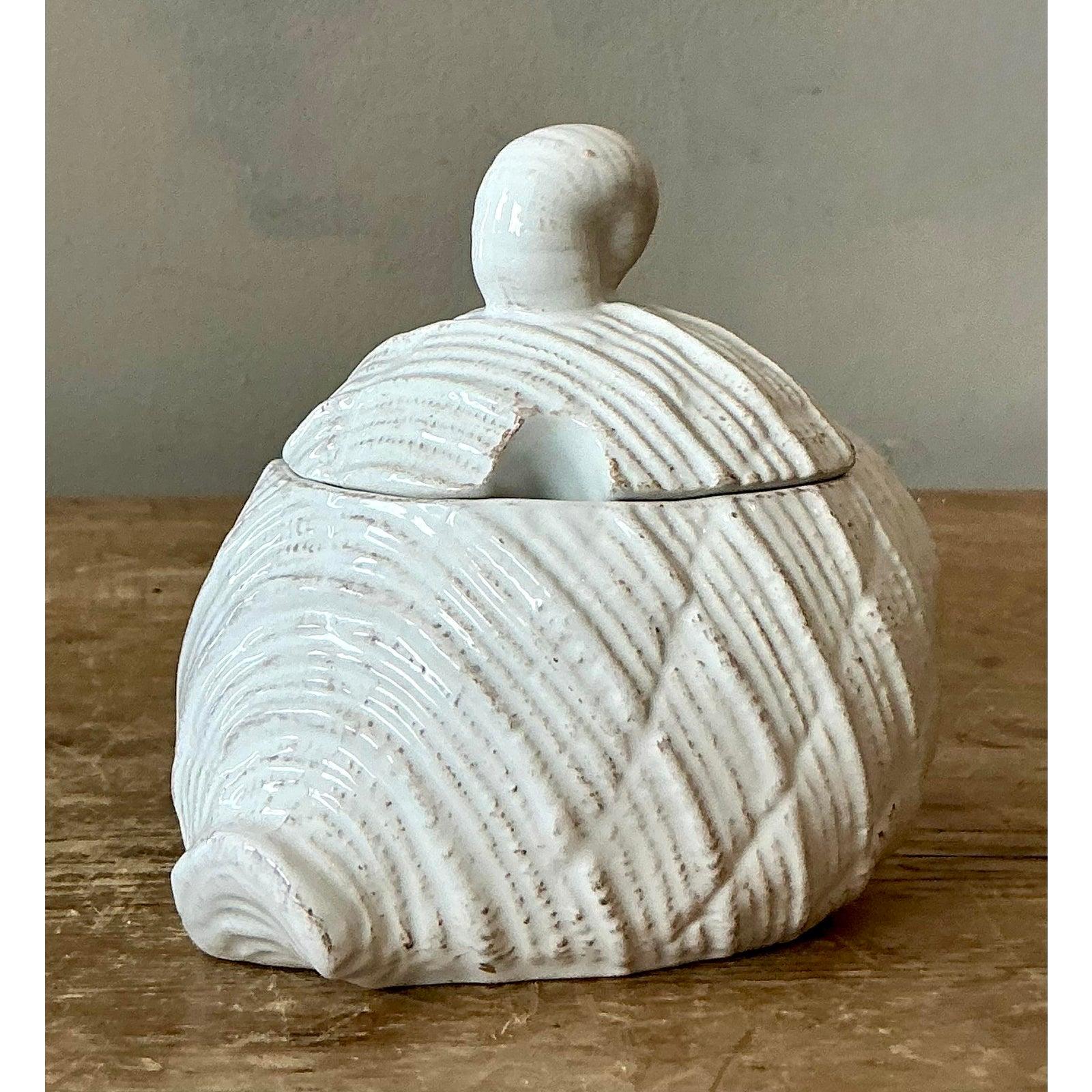 20ième siècle Vintage Boho Glazed Ceramic Conch Shell Honey Pot en vente