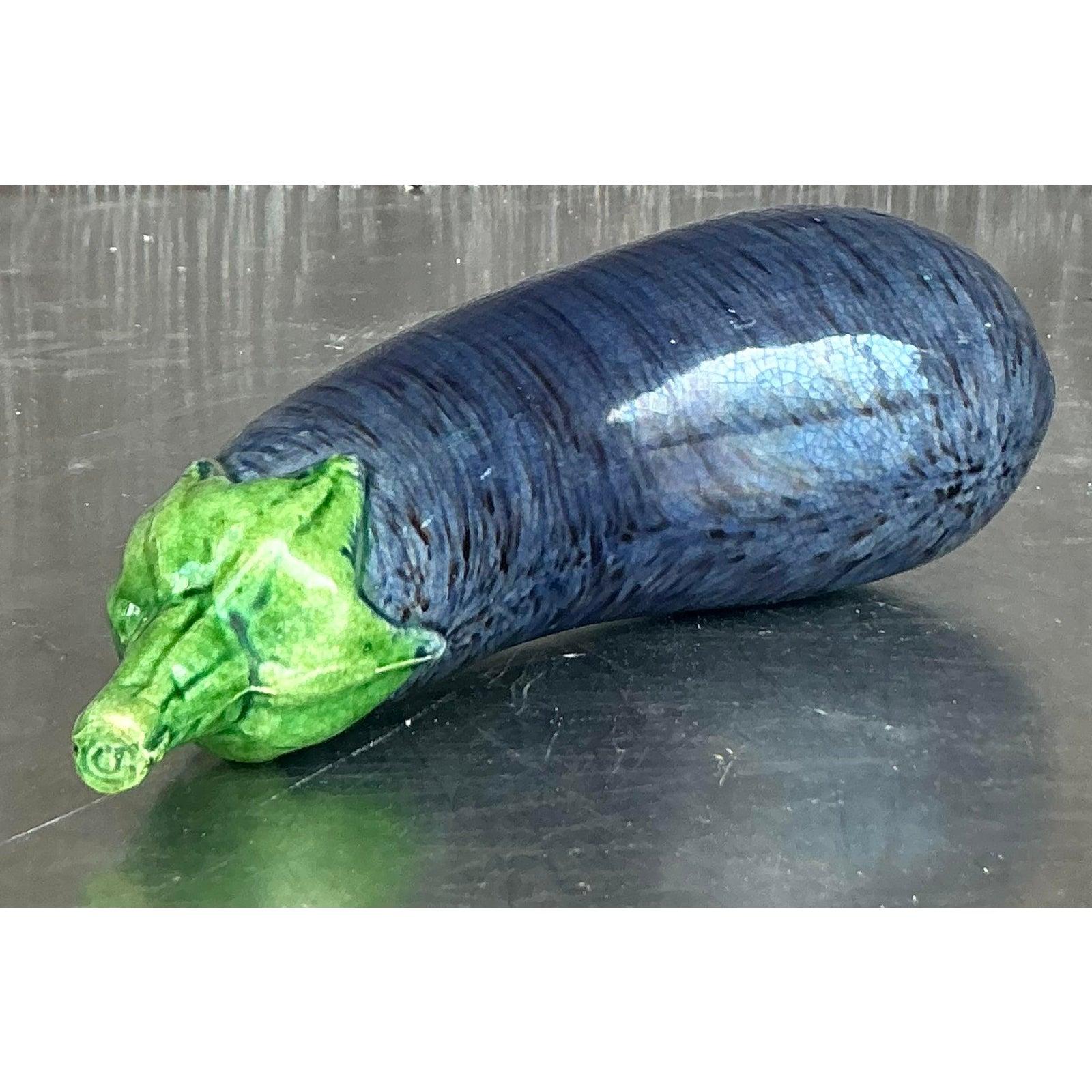Vieille aubergine bohème en céramique émaillée Bon état - En vente à West Palm Beach, FL