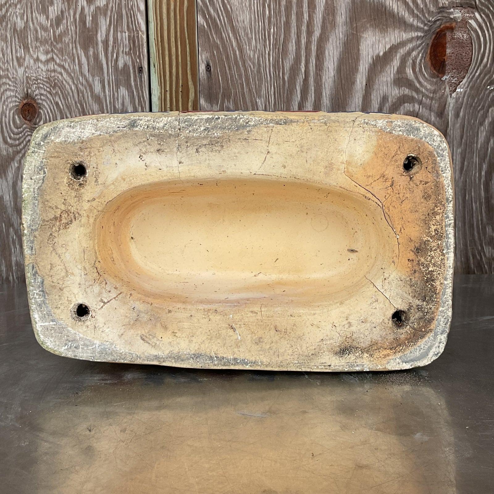 Migliora il tuo giardino o il tuo spazio vitale con questo sgabello basso da giardino Elefante in ceramica smaltata vintage Boho. Combinando l'estroso stile bohémien con il fascino del motivo dell'elefante, questo pezzo versatile funge da sgabello o