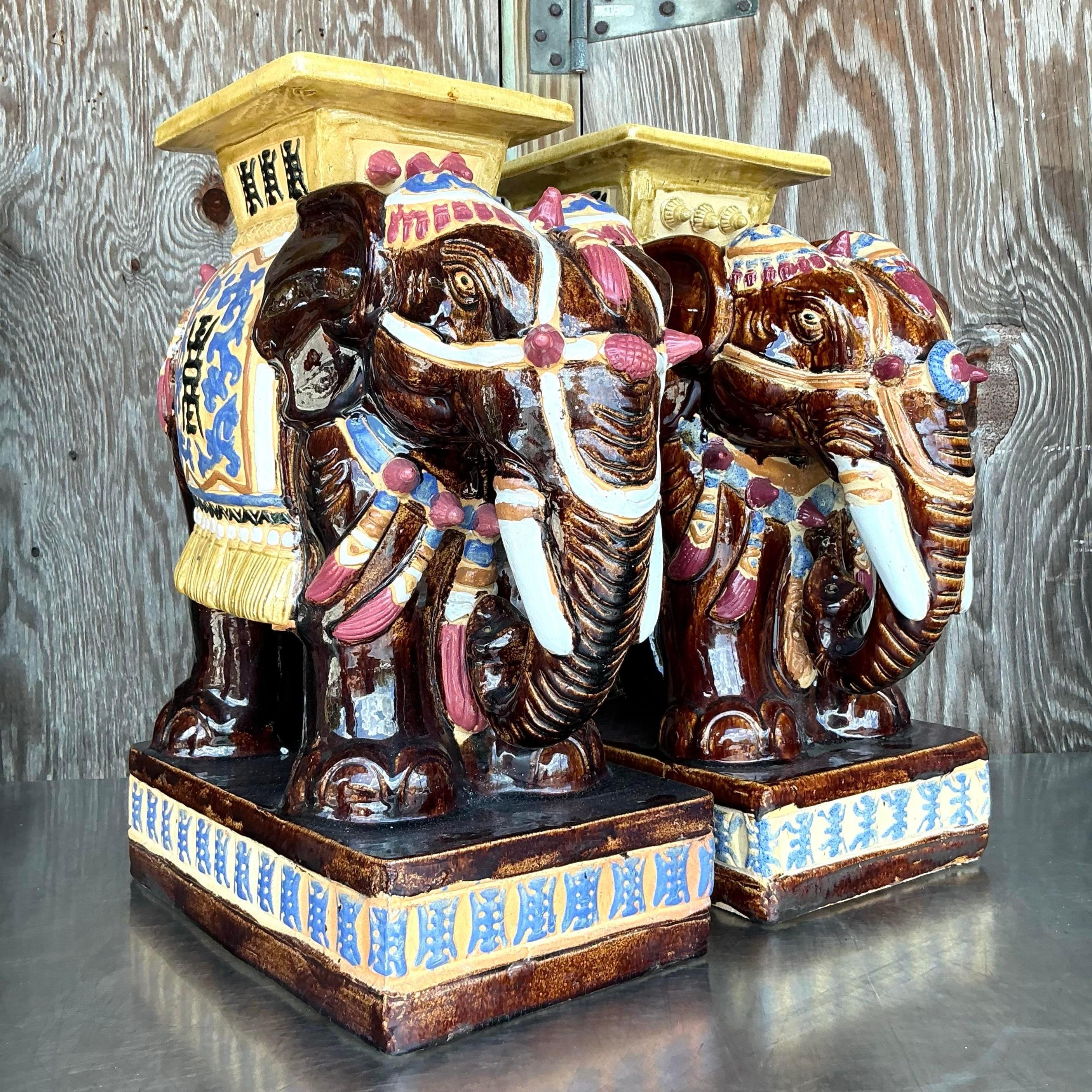 Américain Paire de tabourets bas éléphants en céramique émaillée Boho Vintage en vente