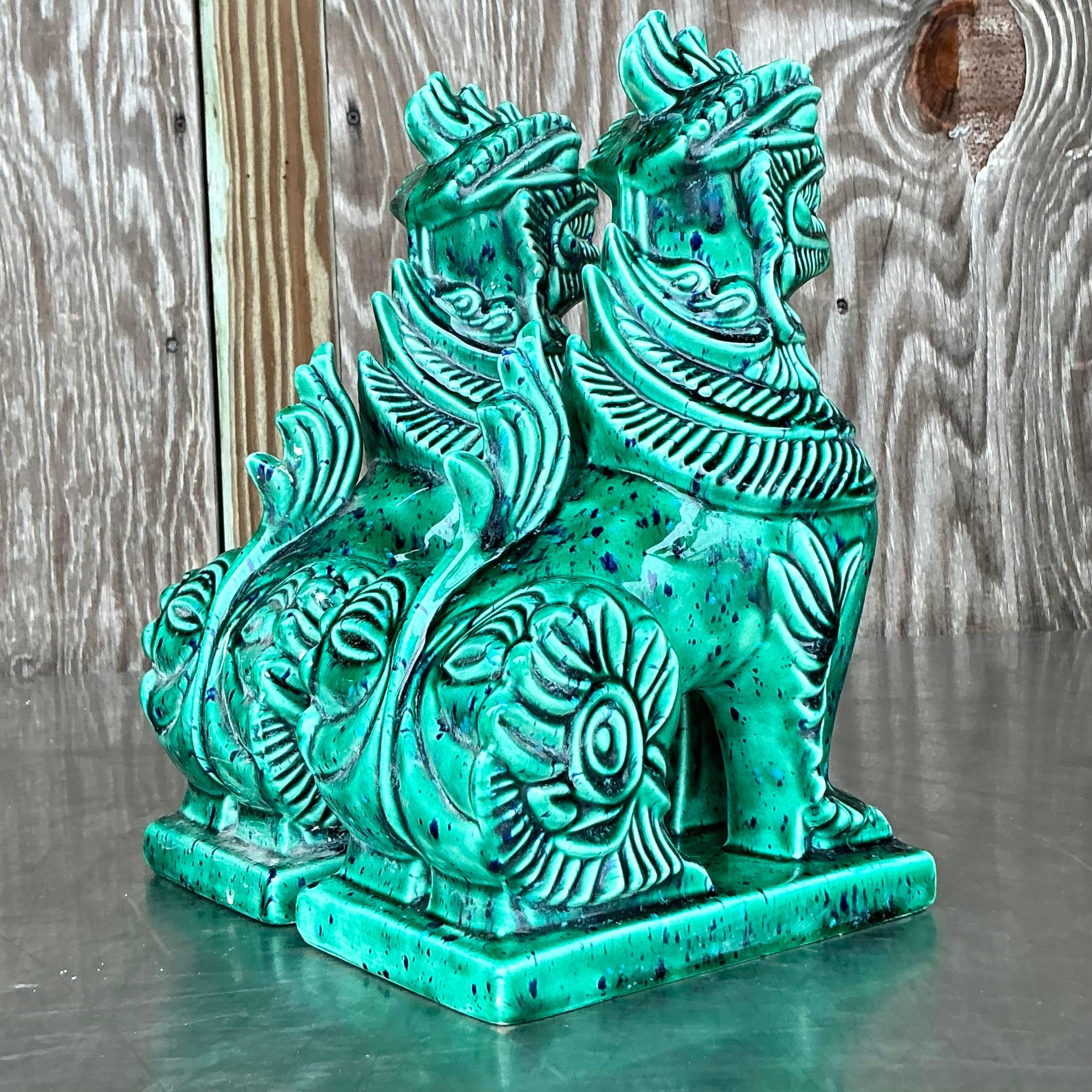 XX secolo Cani Foo in ceramica smaltata Boho vintage - una coppia in vendita