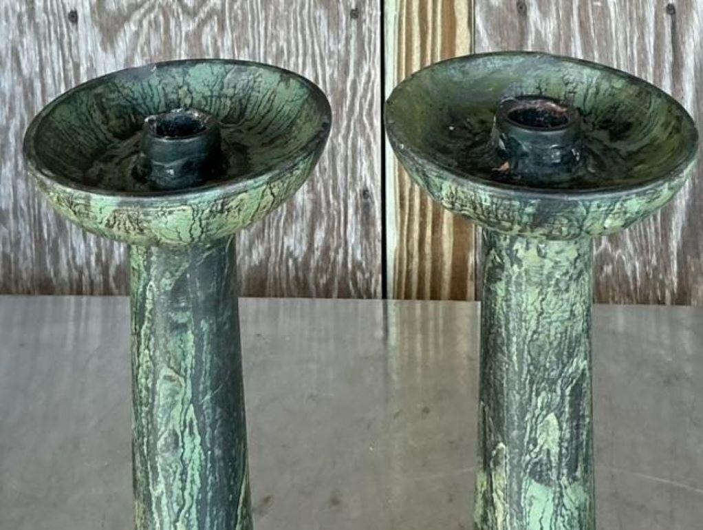 Vintage Boho Candelabros de cerámica esmaltada Uvas - un par Estadounidense en venta