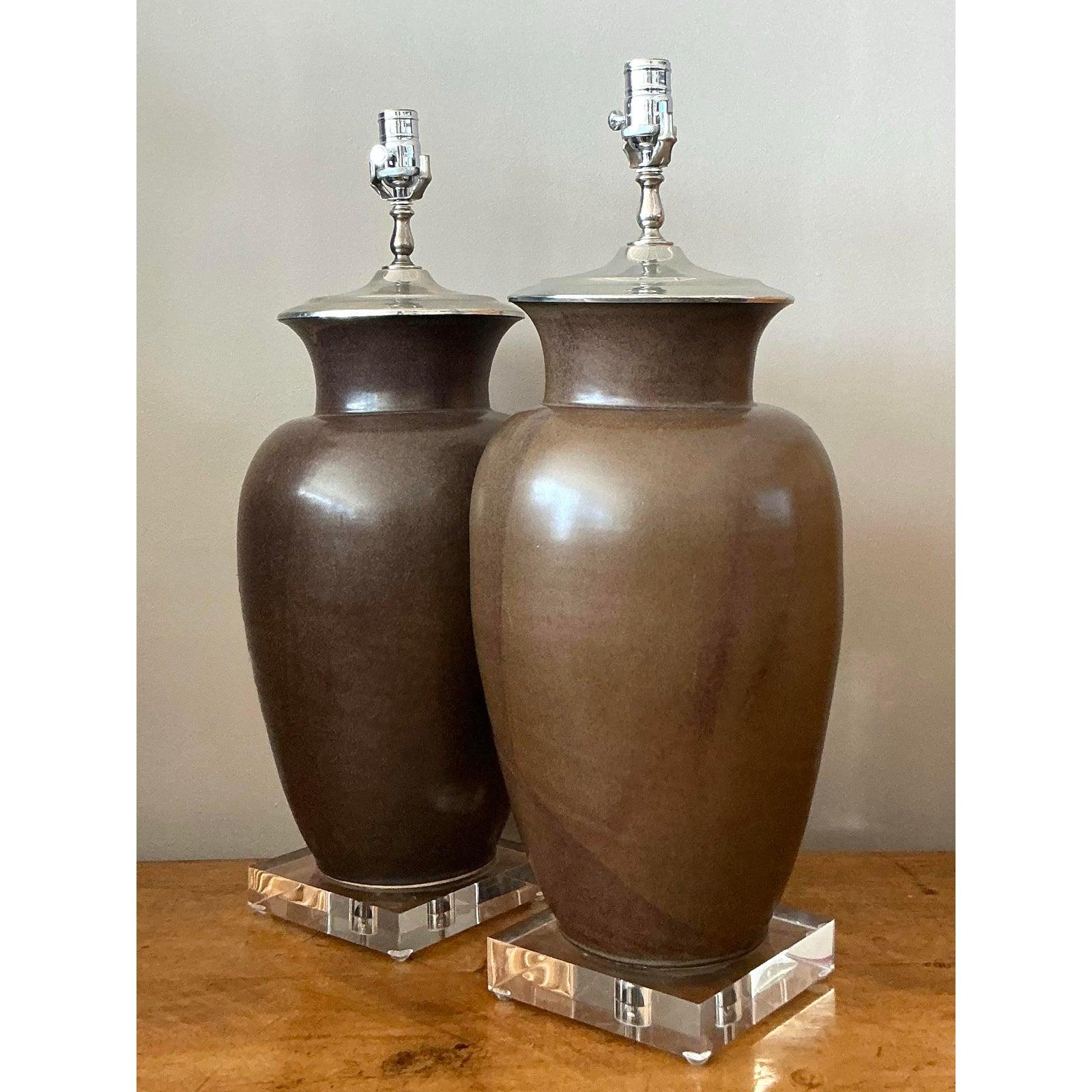 Lámparas Vintage Boho de Cerámica Esmaltada sobre Lucite - un Par Regencia de Hollywood en venta