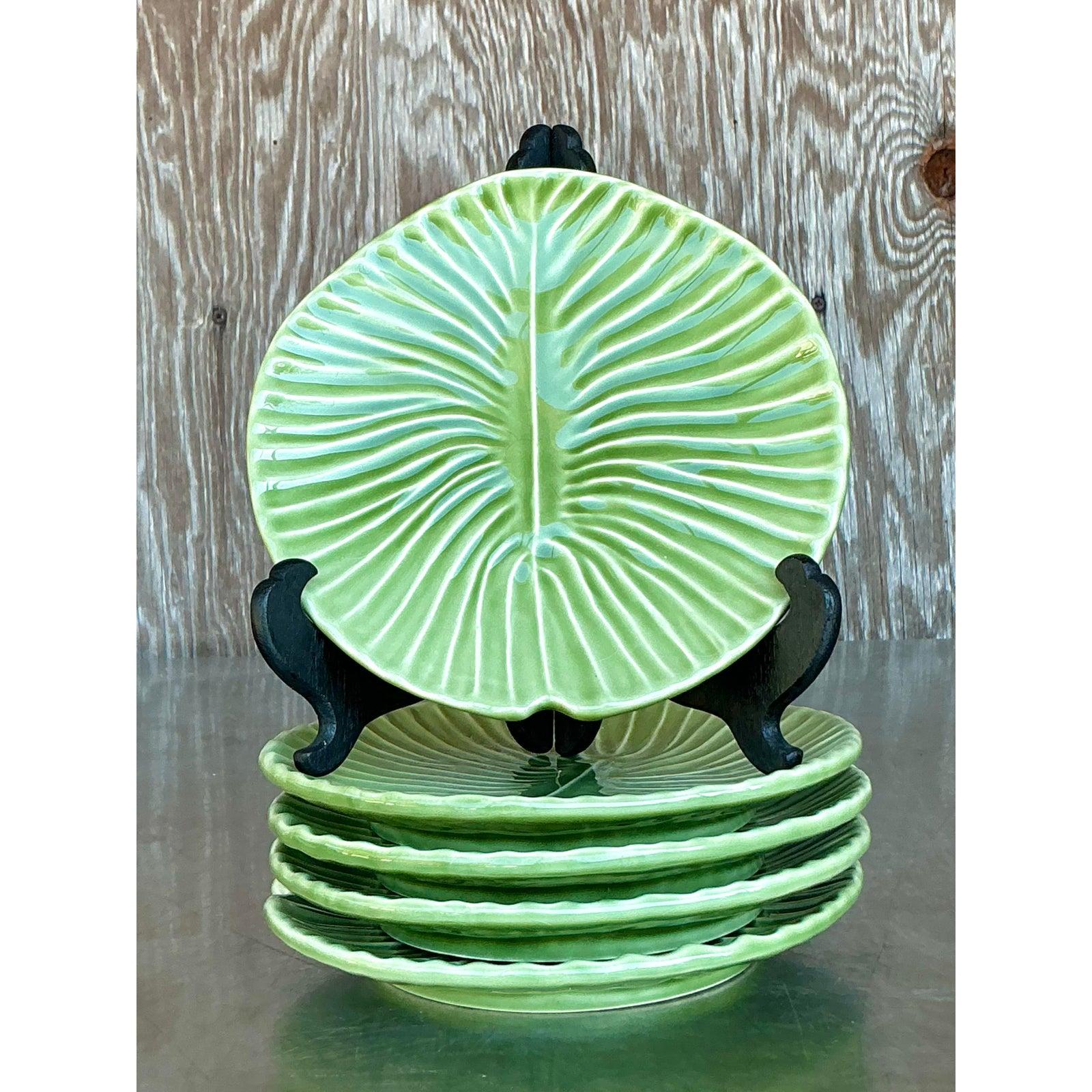 Assiettes à feuilles en céramique émaillée Boho vintage - Lot de 5 Bon état - En vente à West Palm Beach, FL