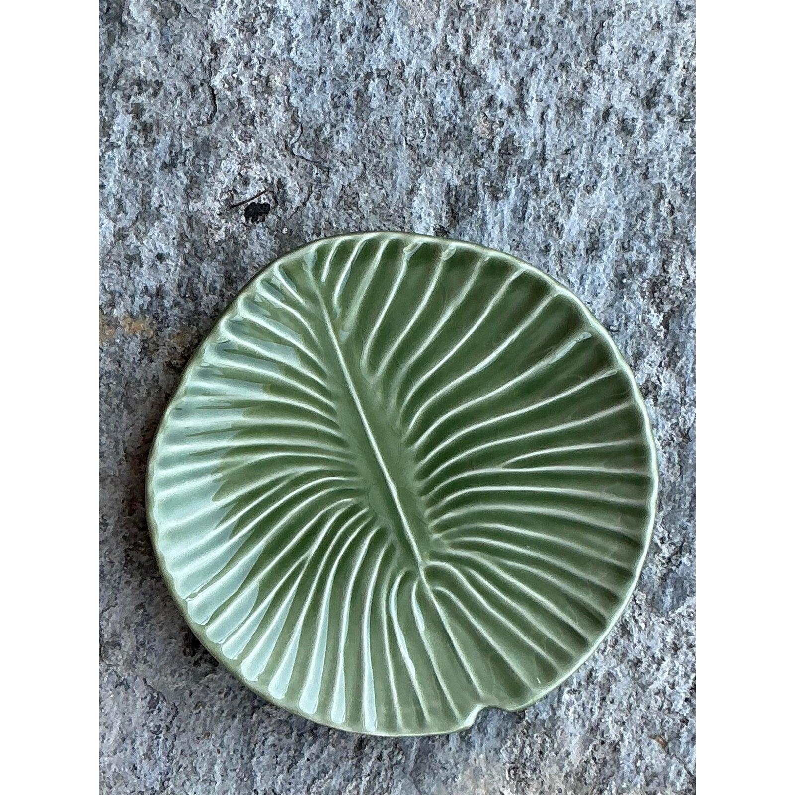 Céramique Assiettes à feuilles en céramique émaillée Boho vintage - Lot de 5 en vente
