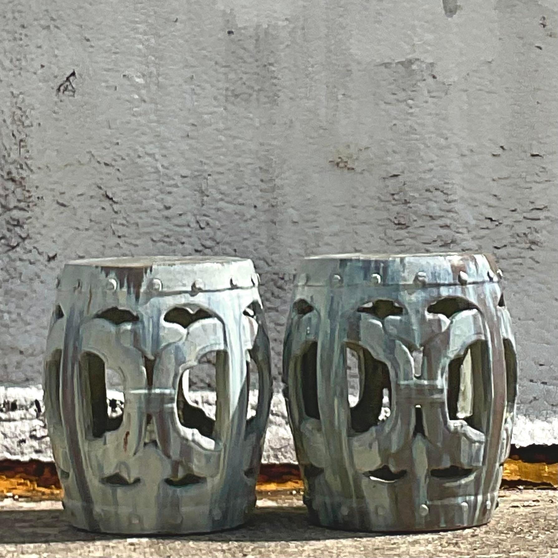 Vintage Boho glasierte keramische niedrige Hocker - ein Paar (21. Jahrhundert und zeitgenössisch) im Angebot