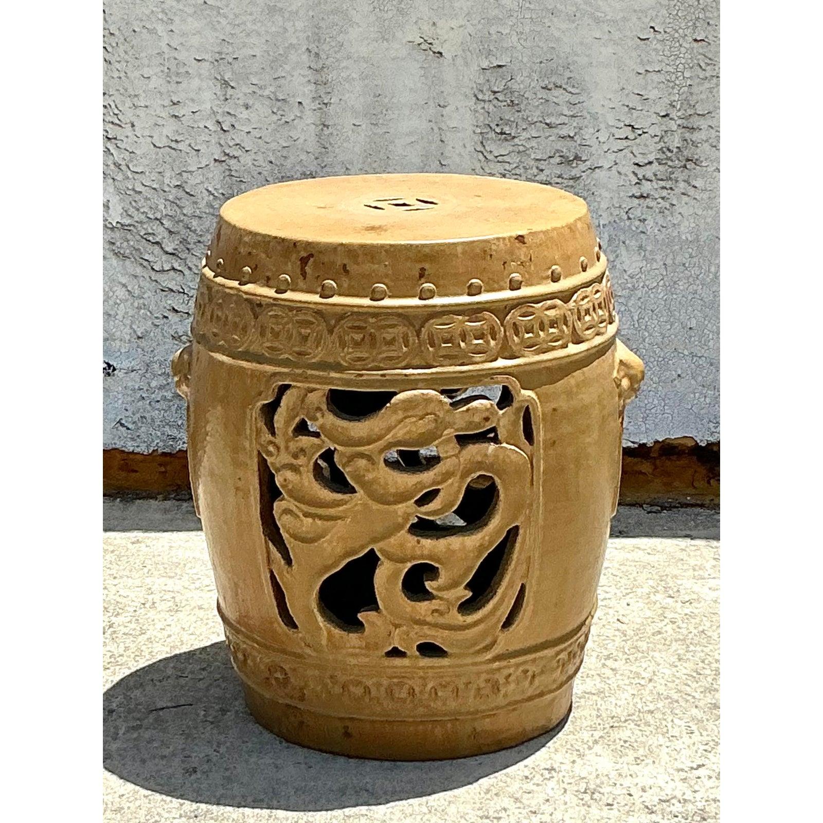 Rustique Tabouret bas vintage Boho en céramique émaillée avec médaillon en vente