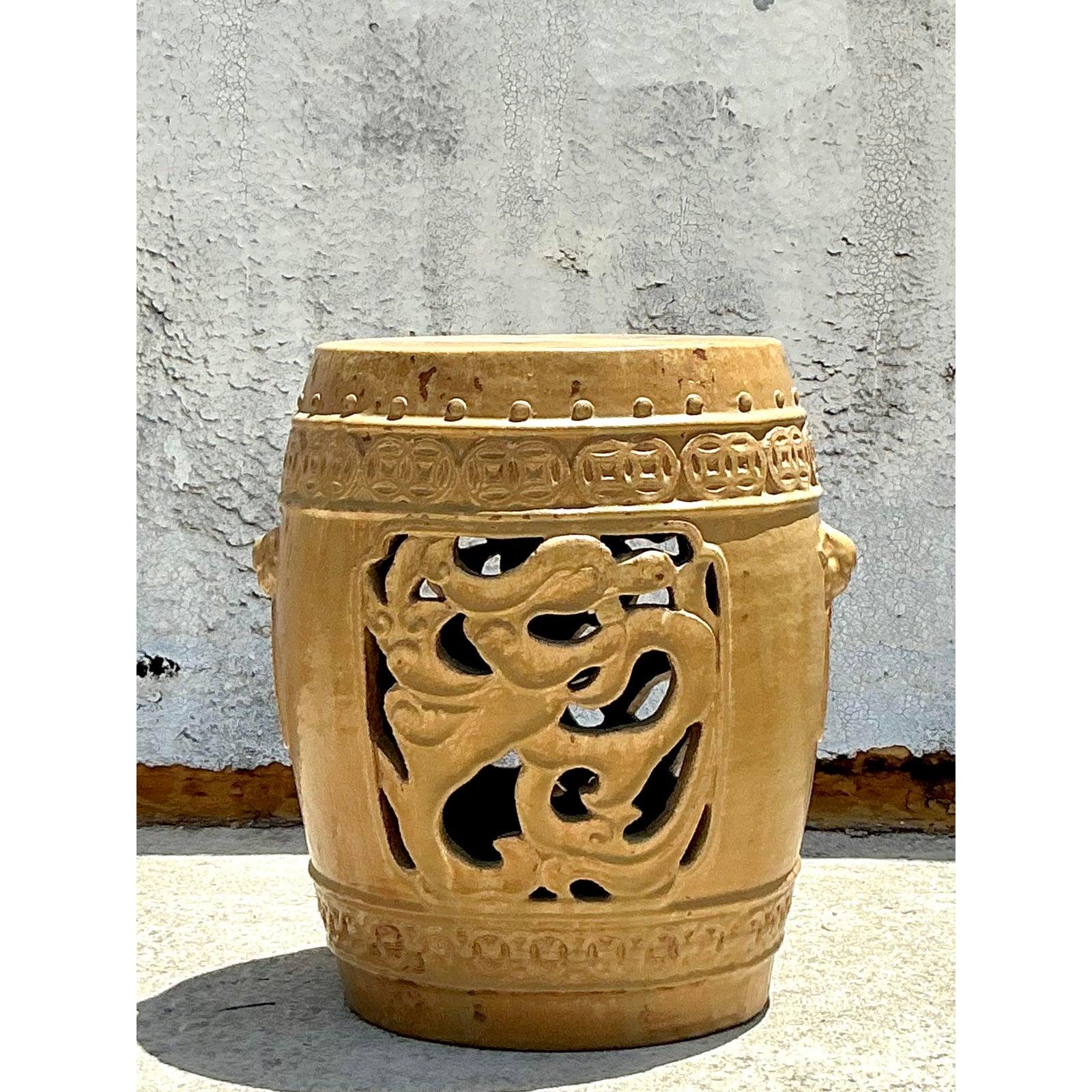 Chinois Tabouret bas vintage Boho en céramique émaillée avec médaillon en vente
