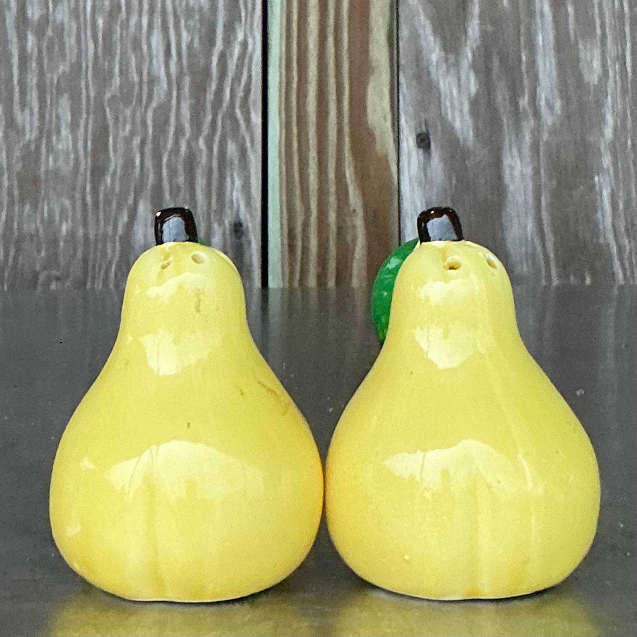 Salière et Poivrière Vintage Boho en céramique émaillée en forme de poire Bon état - En vente à west palm beach, FL
