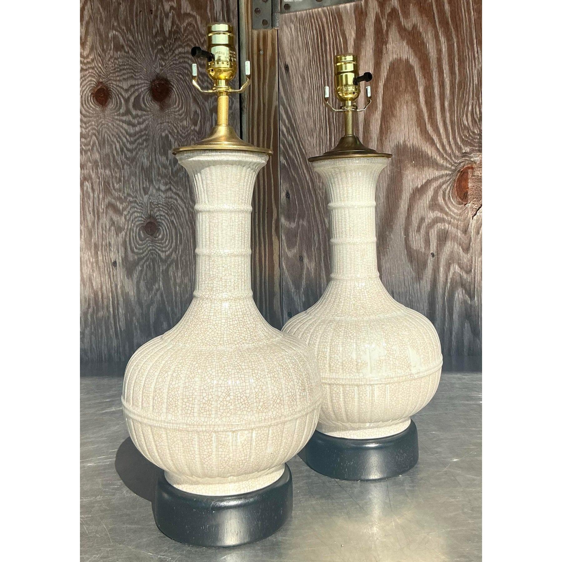 Paire de lampes vintage Boho en céramique émaillée et nervurée Bon état - En vente à west palm beach, FL