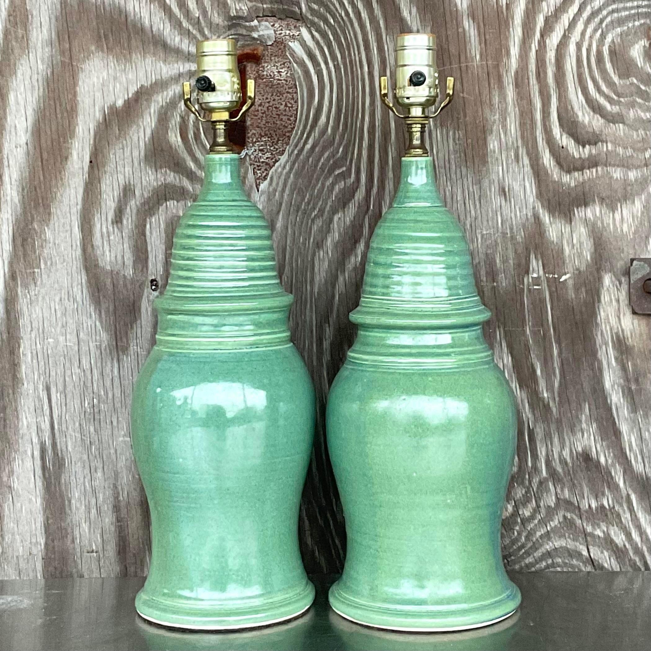 Vintage Boho glasierte Keramik Tischlampen - ein Paar (amerikanisch) im Angebot