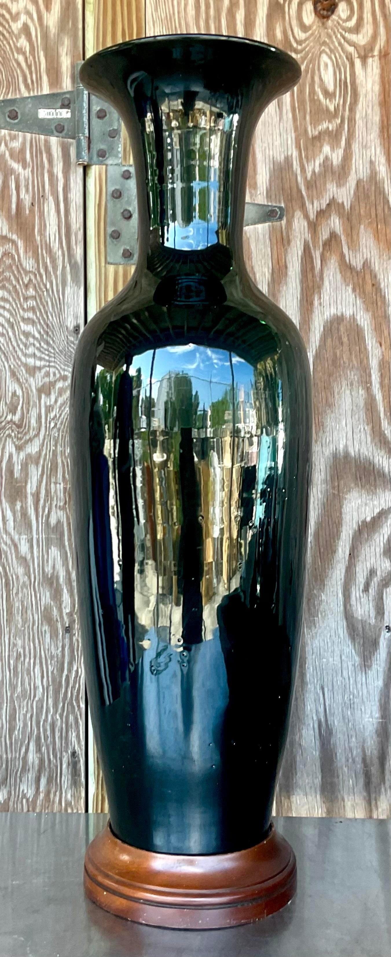 Boho glasierte Keramik-Vase mit großem Ming-Motiv im Zustand „Gut“ im Angebot in west palm beach, FL