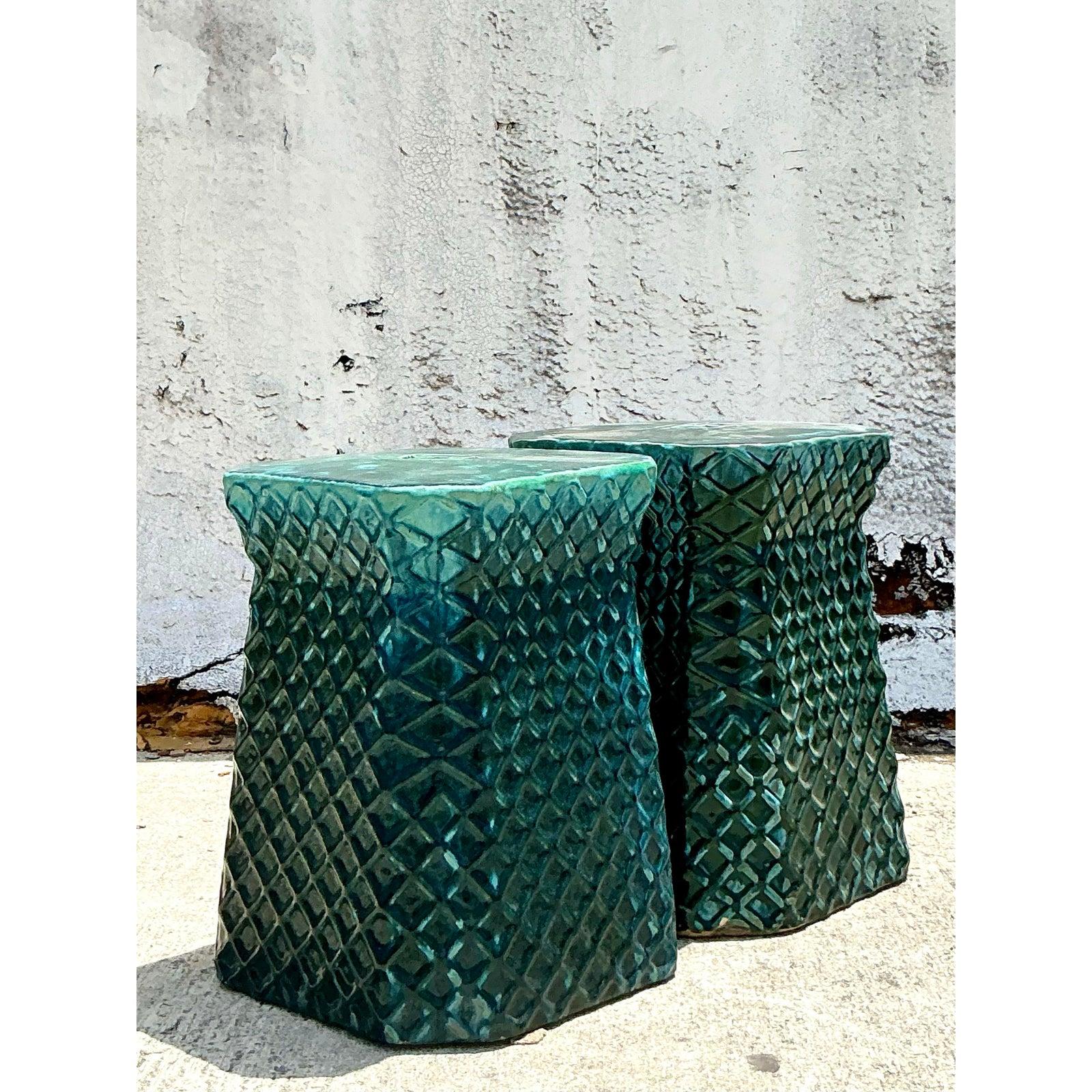 Américain Tabourets bas Vintage Boho en céramique émaillée Trellis - une paire en vente