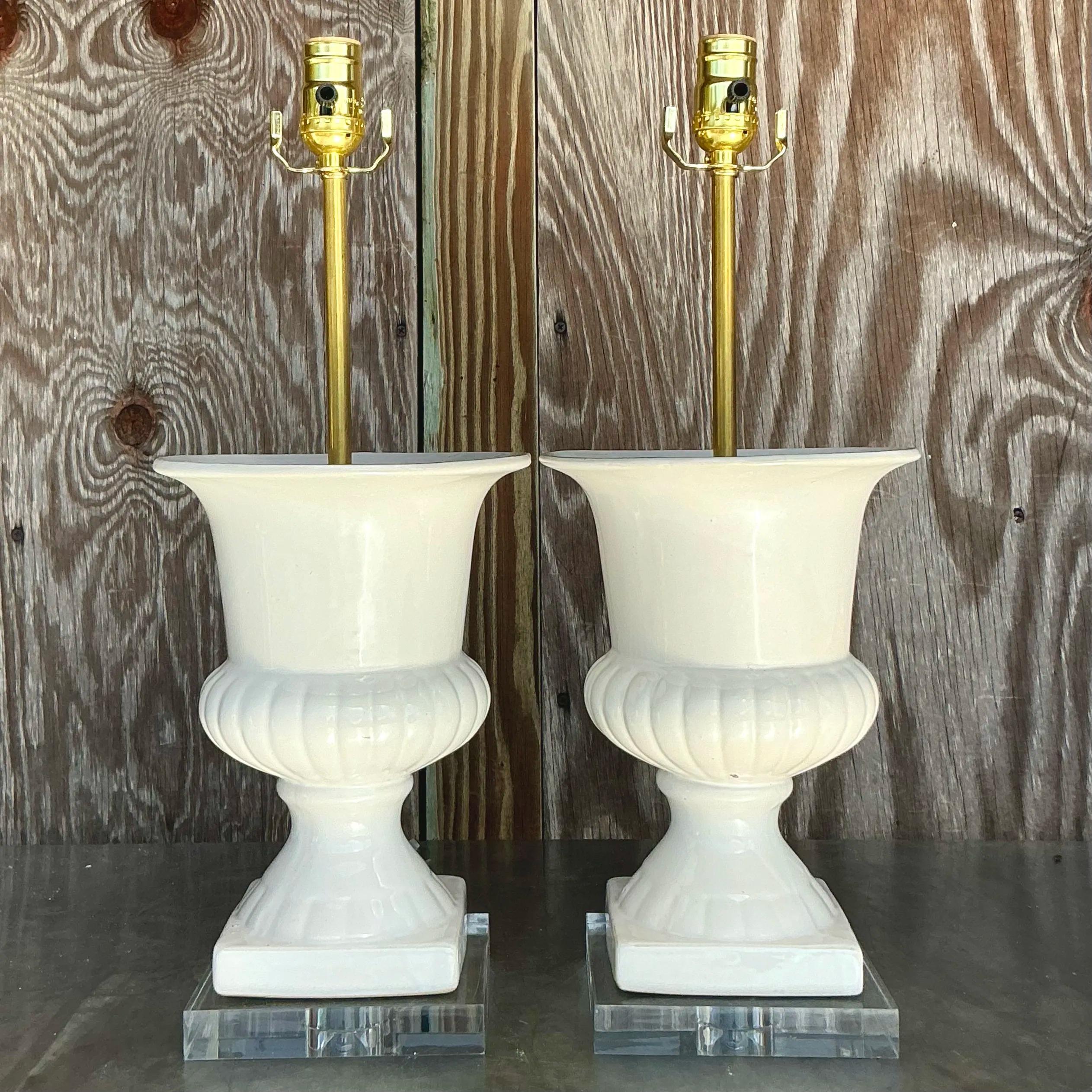 Américain Paire de lampes Urnes Vintage en céramique émaillée Boho en vente