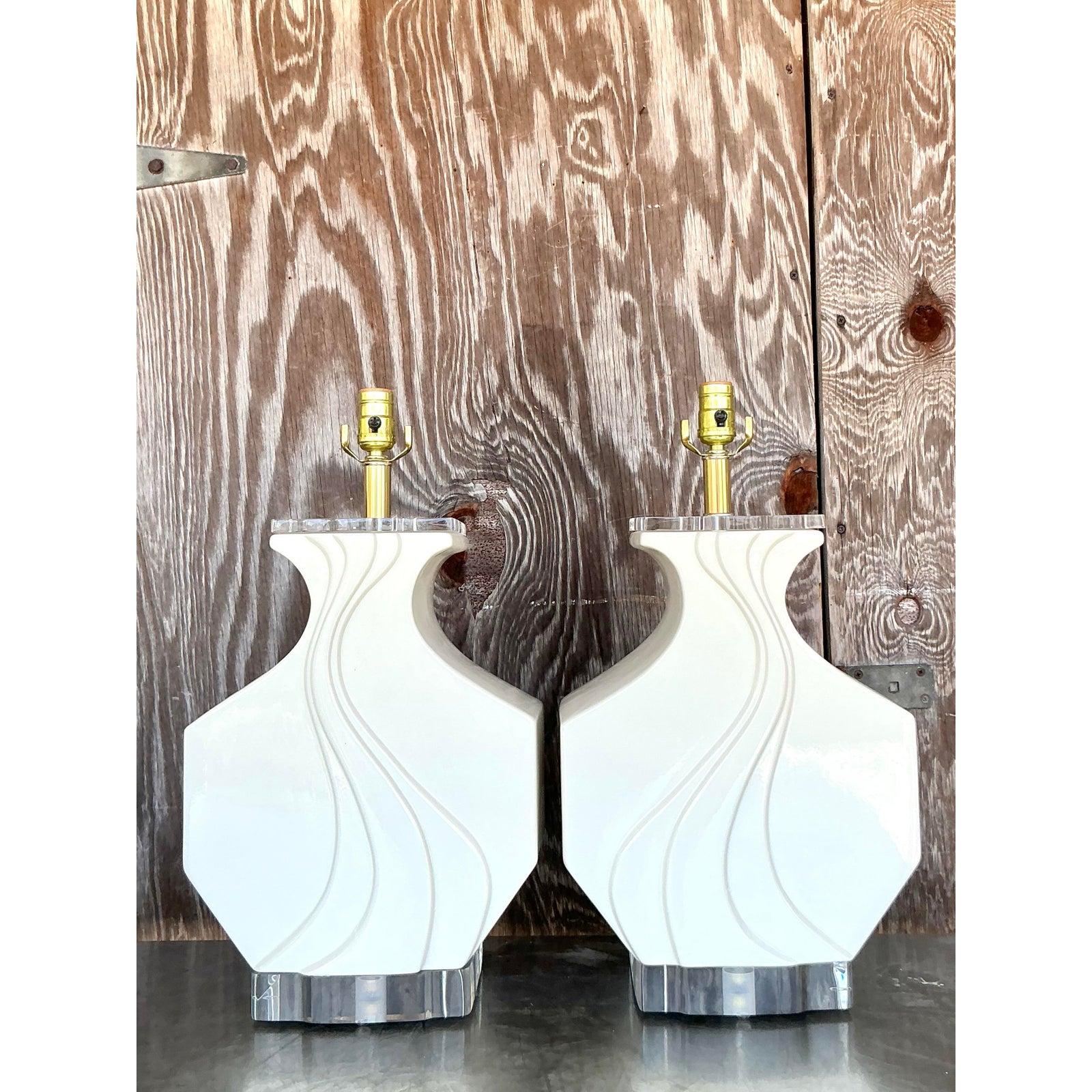Paire de lampes vintage Boho en céramique émaillée à vagues Bon état - En vente à west palm beach, FL