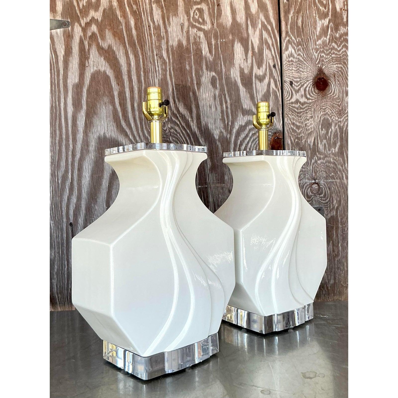 Paire de lampes vintage Boho en céramique émaillée à vagues en vente 2