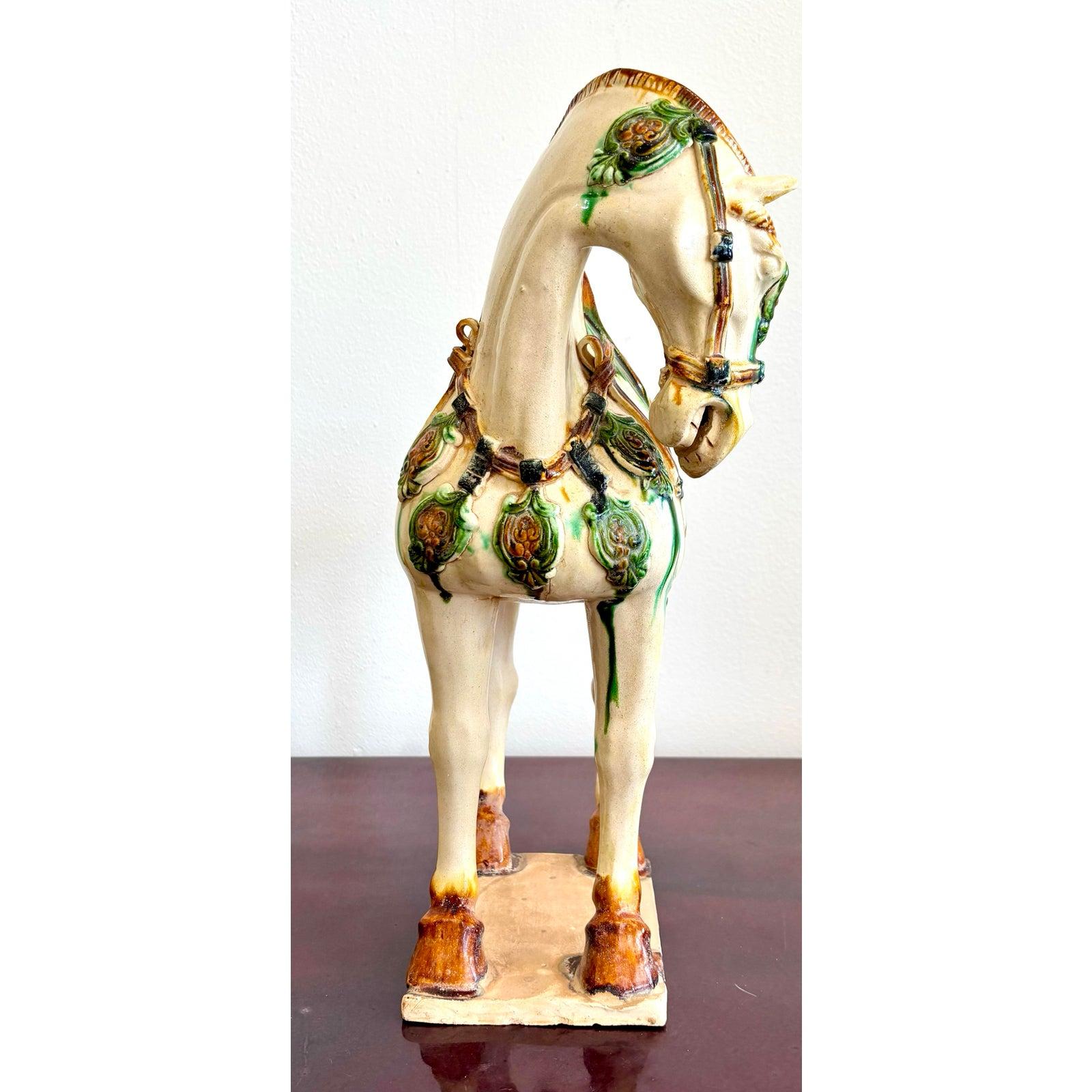 Estatua Vintage Boho de Caballo de Cerámica Esmaltada siglo XX en venta