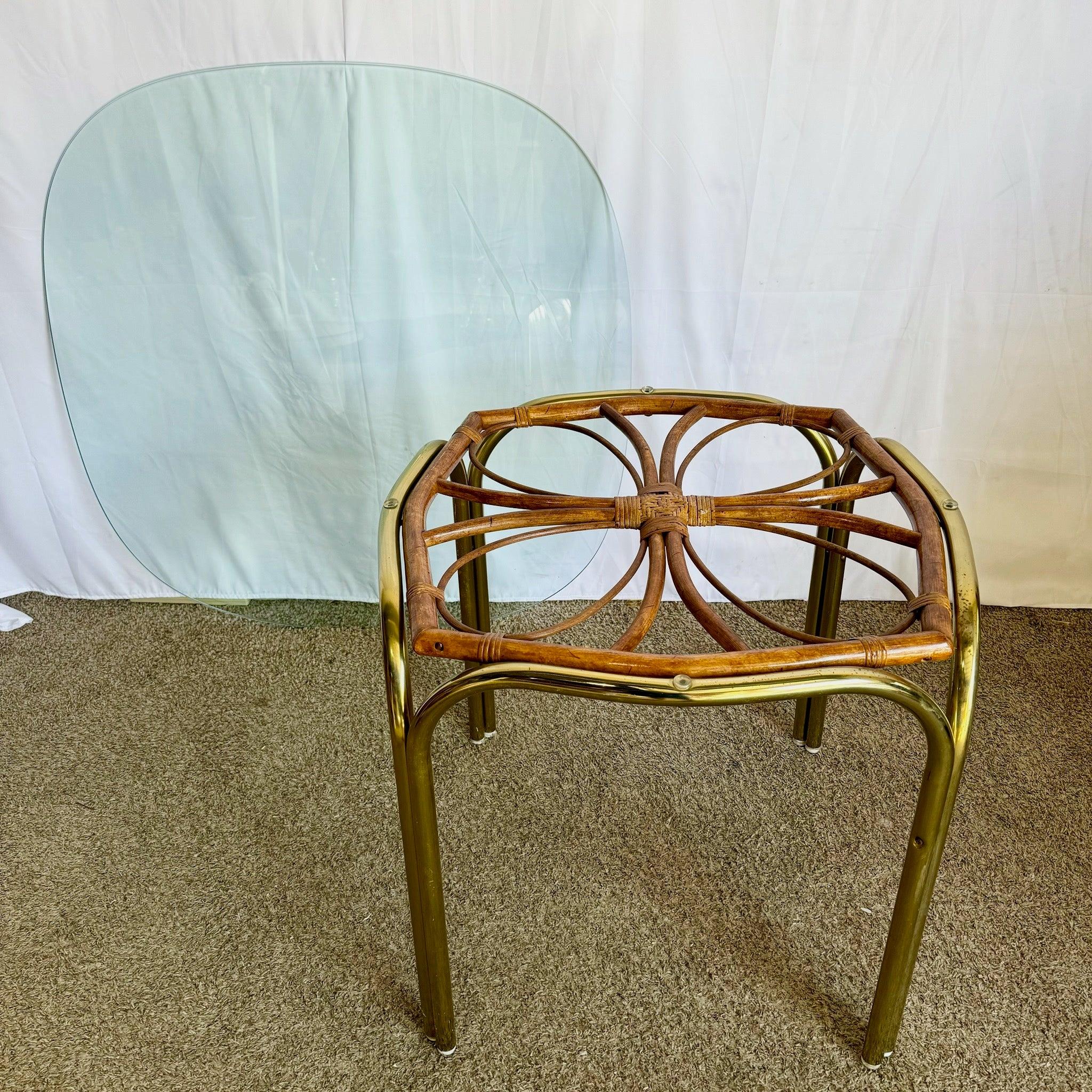 Inconnu Table de salle à manger vintage Boho or et rotin avec plateau en verre en vente