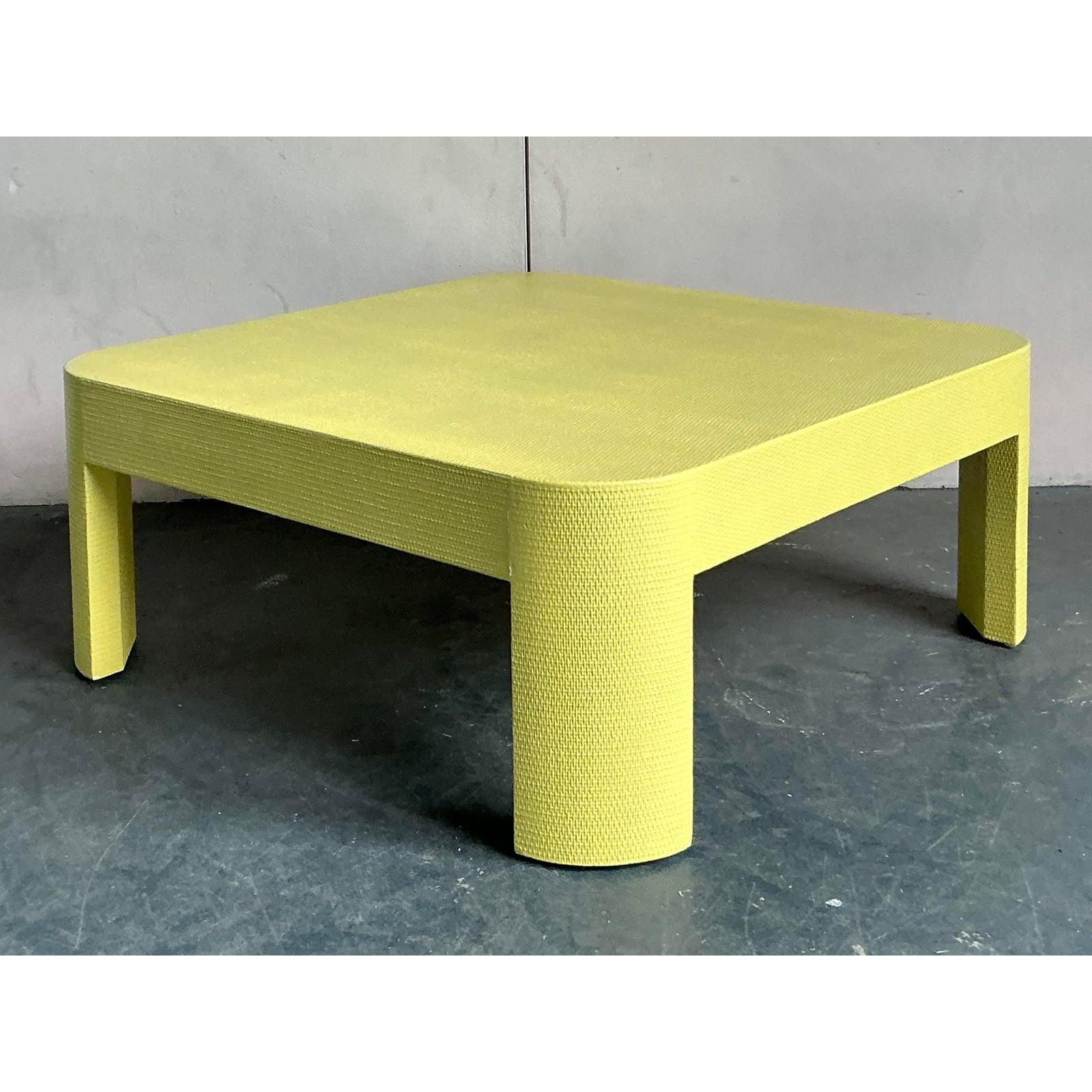 Vintage Boho Grasscloth Wrapped Couchtisch (Minimalistisch) im Angebot