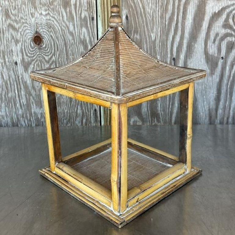 Boho Greek Key Display Box Bon état - En vente à west palm beach, FL