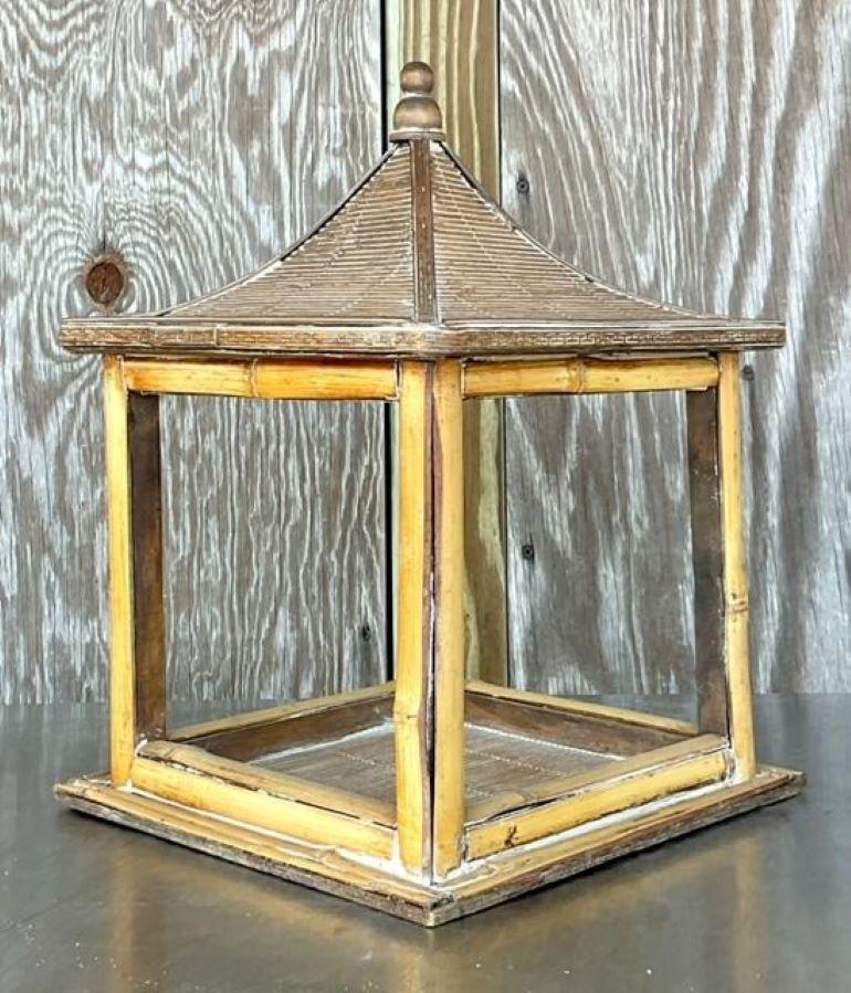 20ième siècle Boho Greek Key Display Box en vente