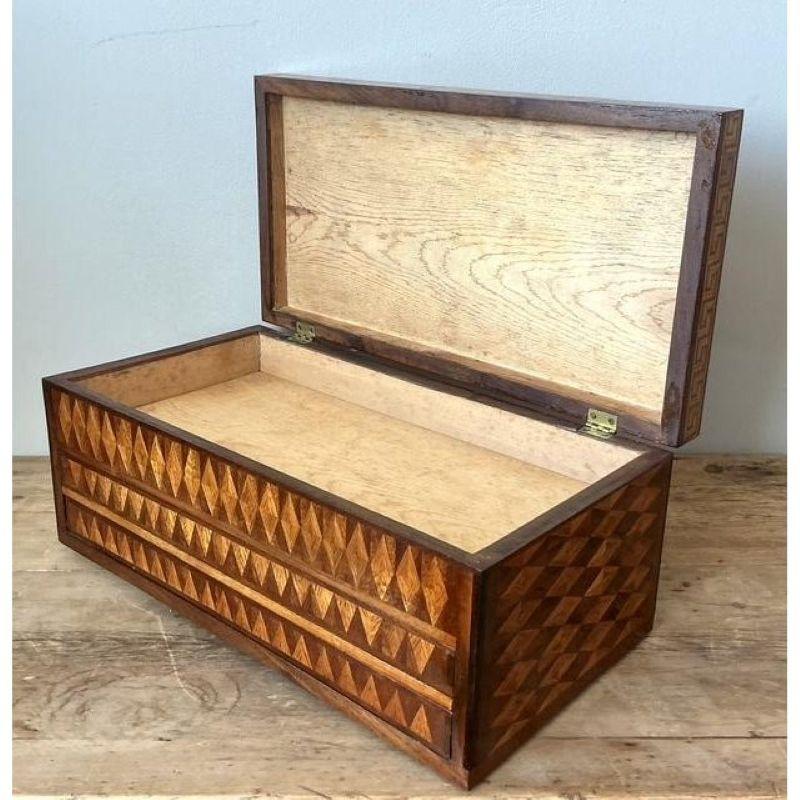 Scatola intarsiata con chiave greca Boho d'epoca in vendita 3