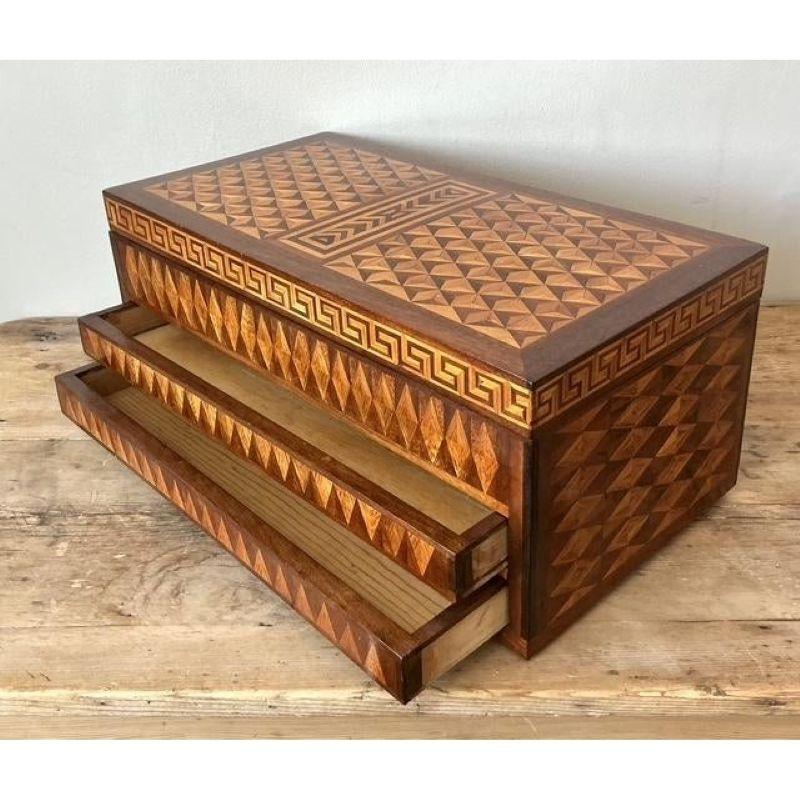 Scatola intarsiata con chiave greca Boho d'epoca in vendita 2