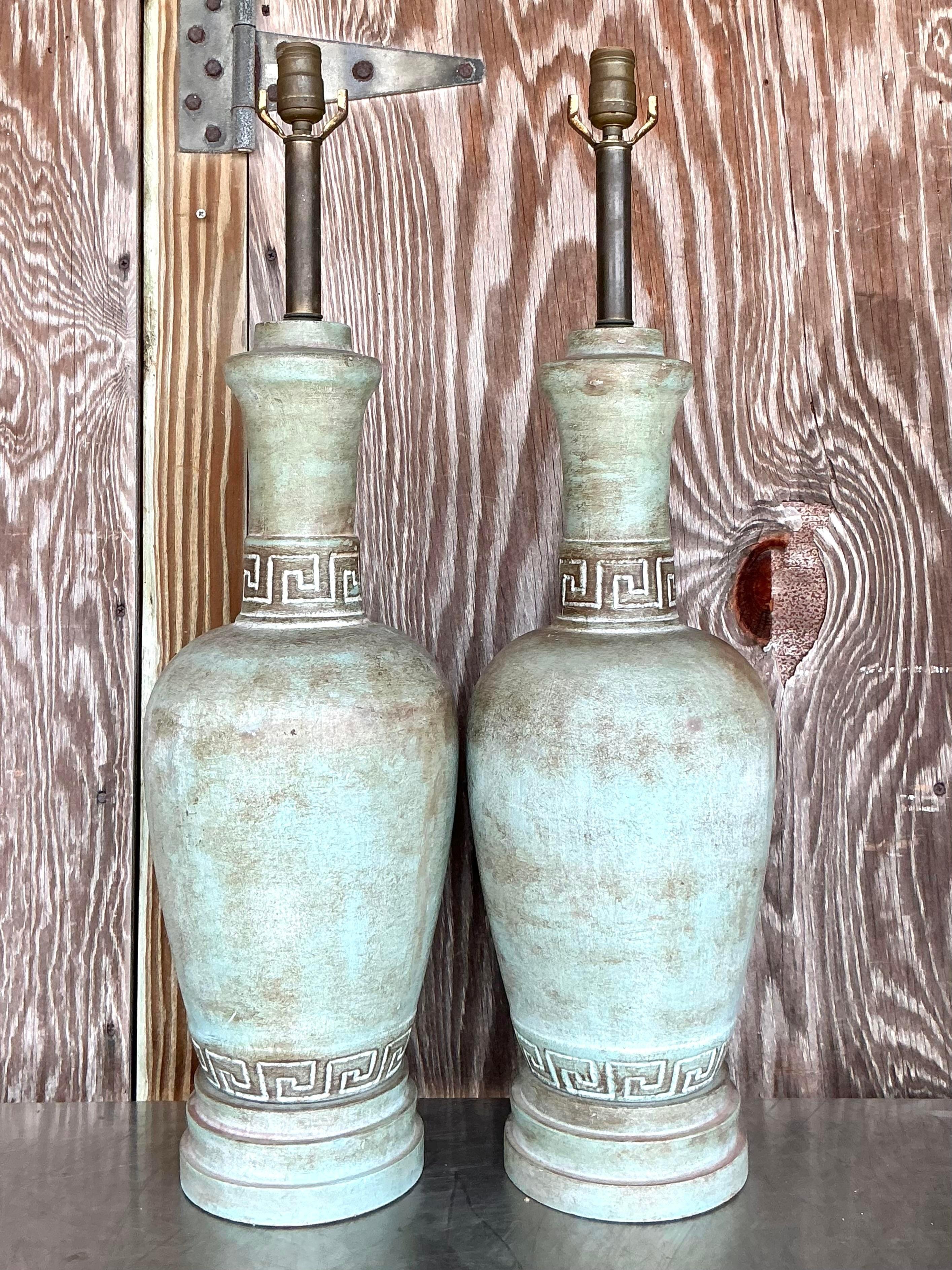 20ième siècle Paire de lampes vintage Boho Greek Key en céramique émaillée mate en vente