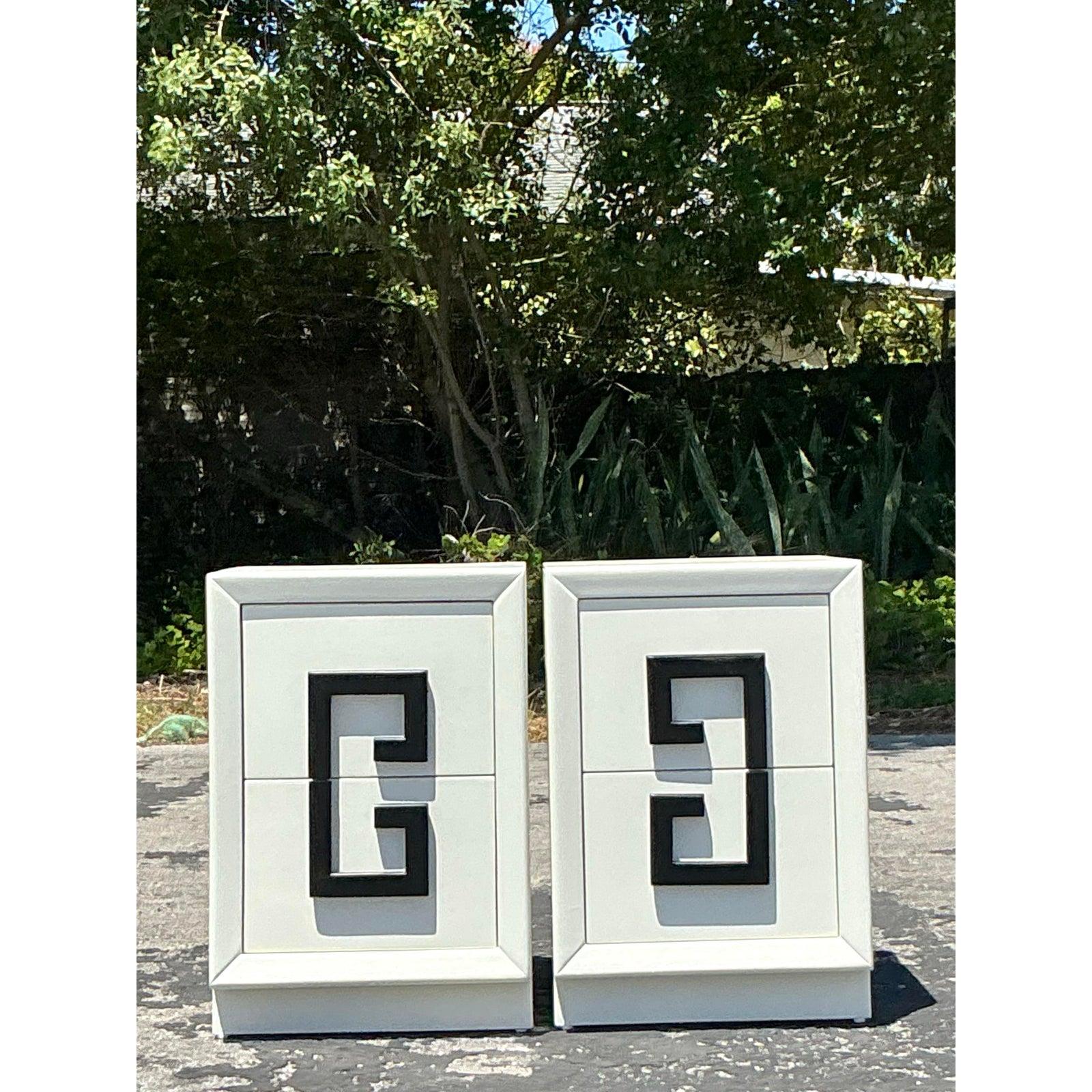 Hollywood Regency Paire de tables de chevet Vintage Boho Greek Key After Kittenger en vente