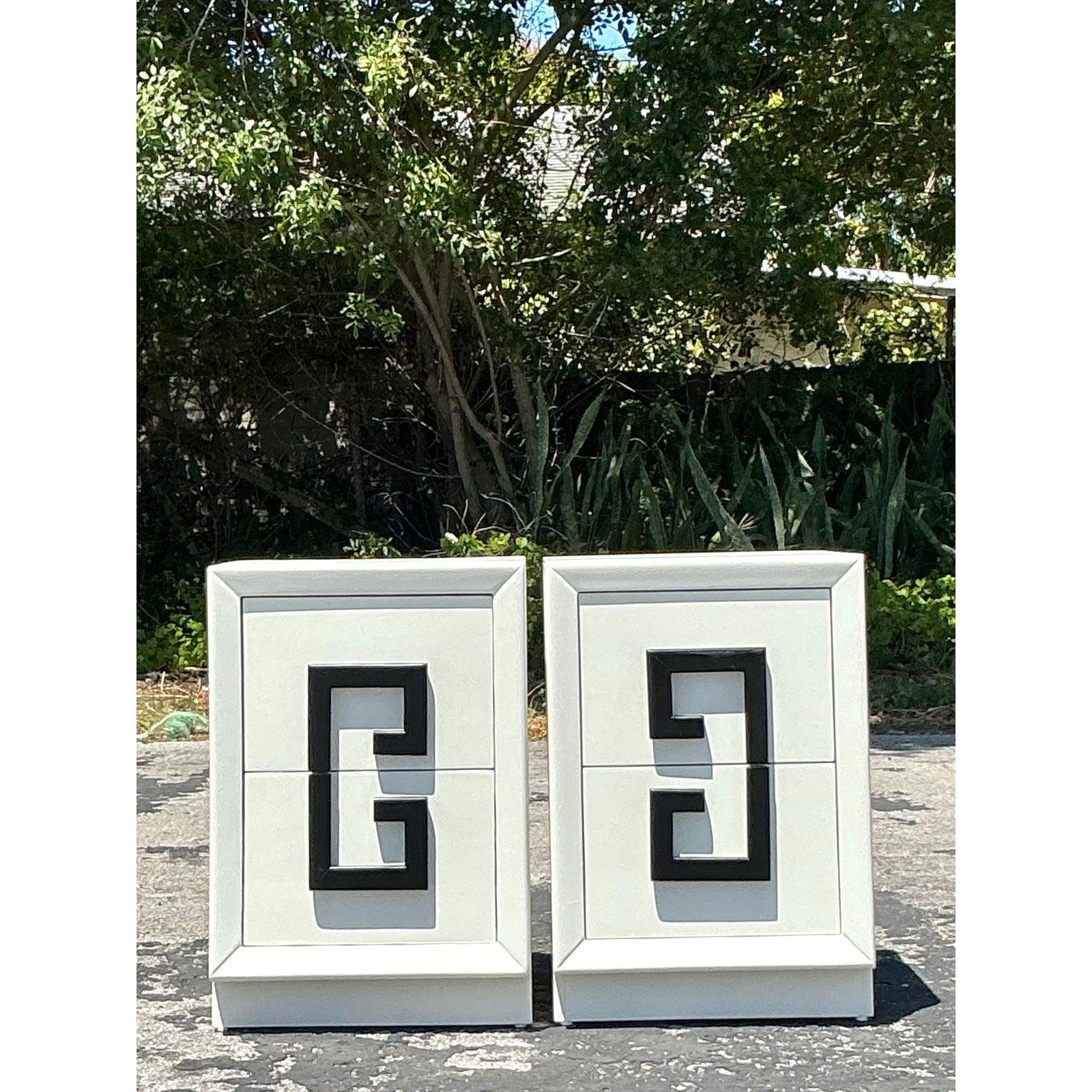 Paire de tables de chevet Vintage Boho Greek Key After Kittenger Bon état - En vente à west palm beach, FL