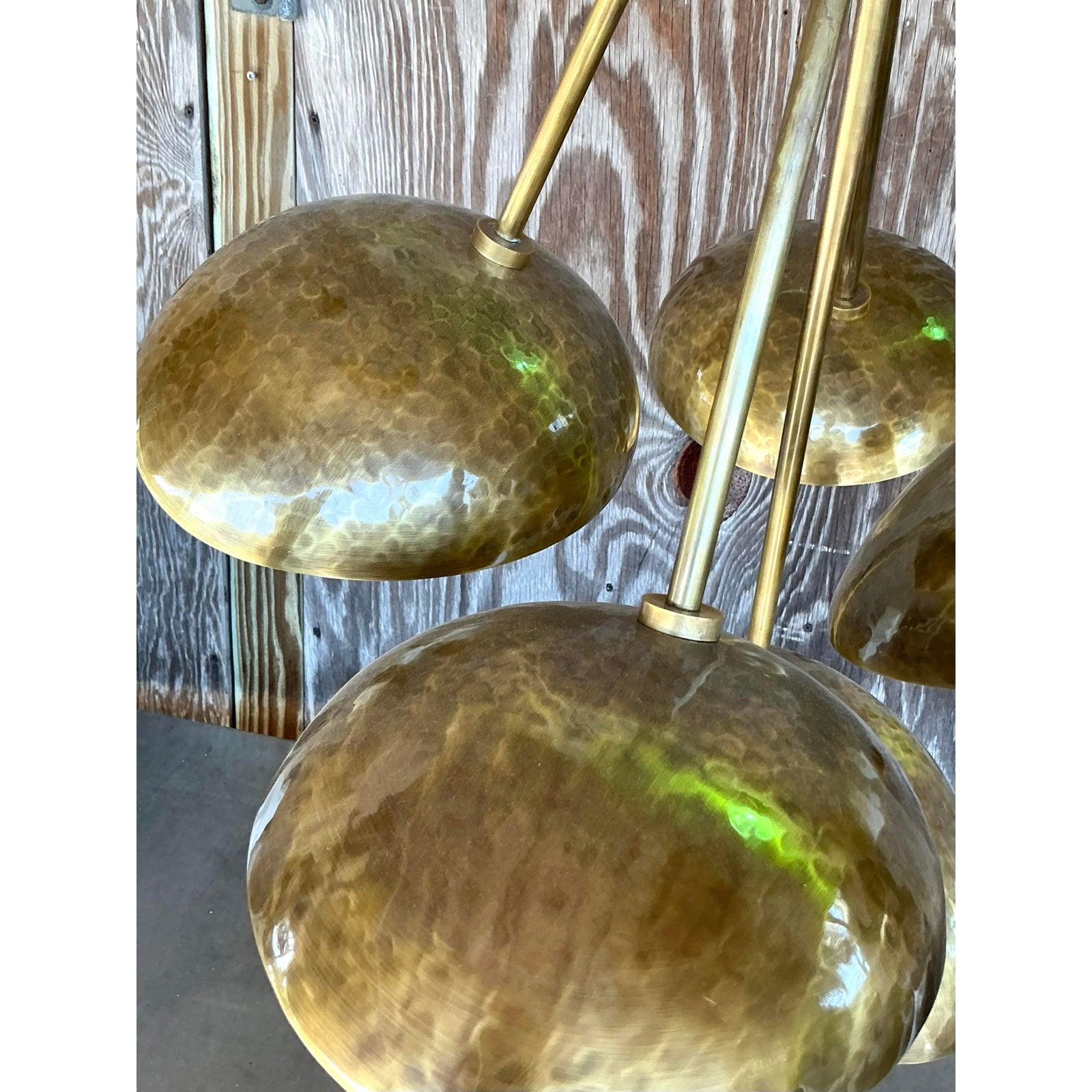 Indien Lustre Boho vintage en laiton martelé d'après Arteriors en vente