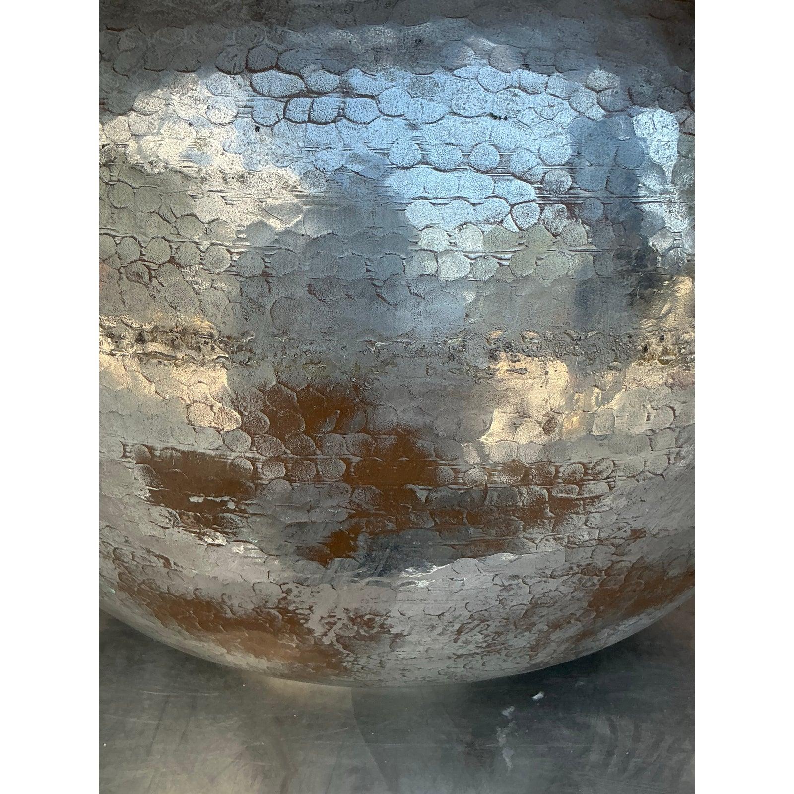 Boho-Vase aus gehämmertem Kupfer und Messing im Zustand „Gut“ im Angebot in West Palm Beach, FL