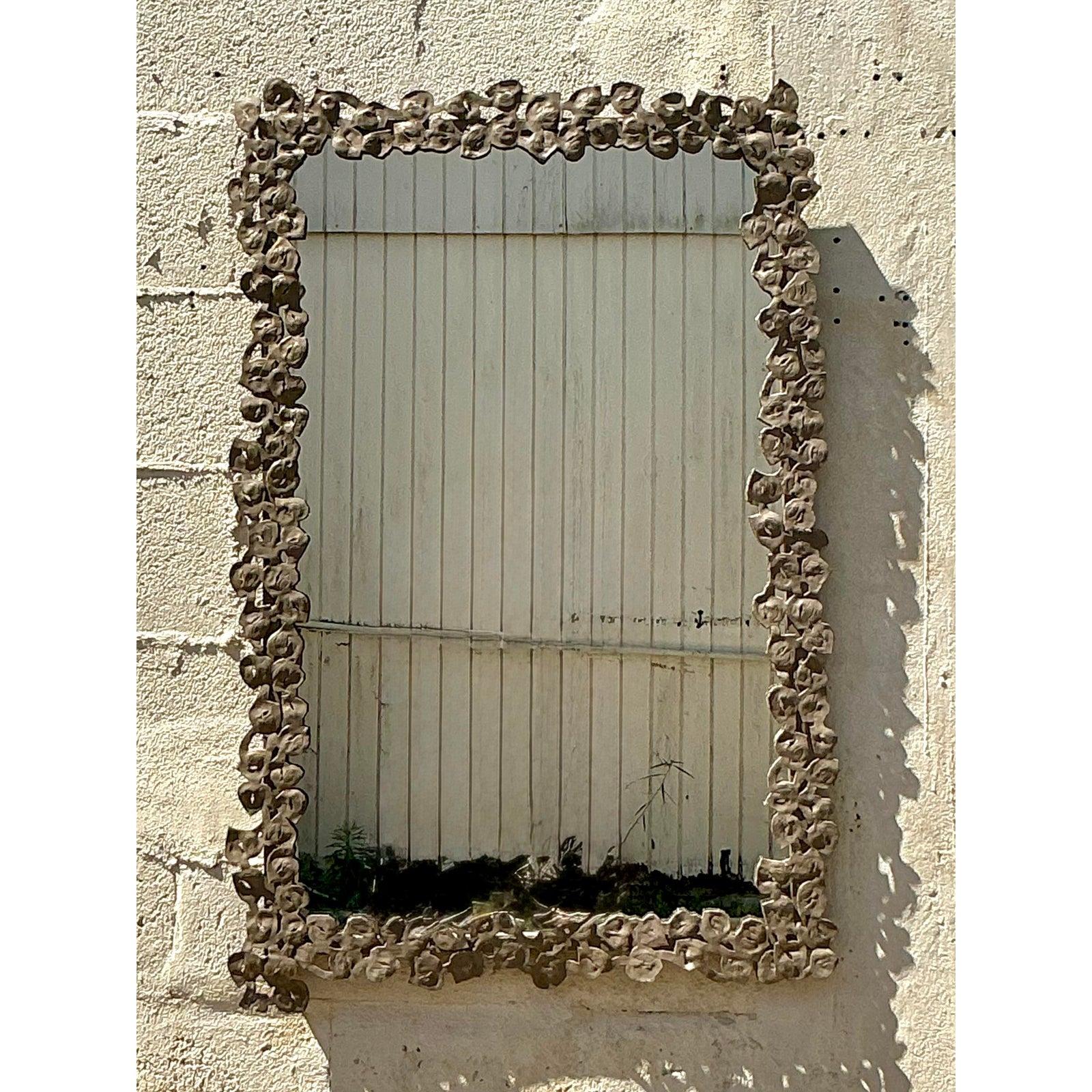 Métal Miroir vintage Boho à anneau floral en métal Hammeré en vente