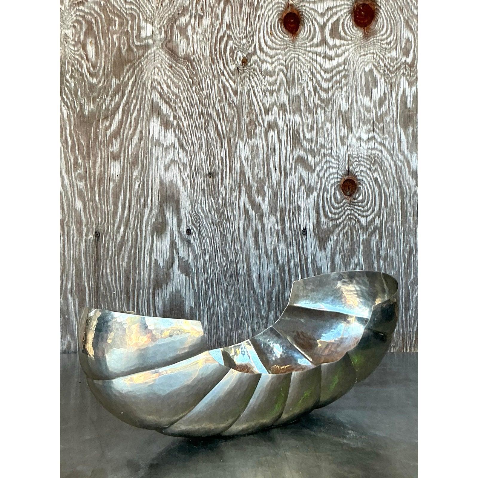 Vintage Boho gehämmert Metall Victoria Tablett im Zustand „Gut“ im Angebot in west palm beach, FL