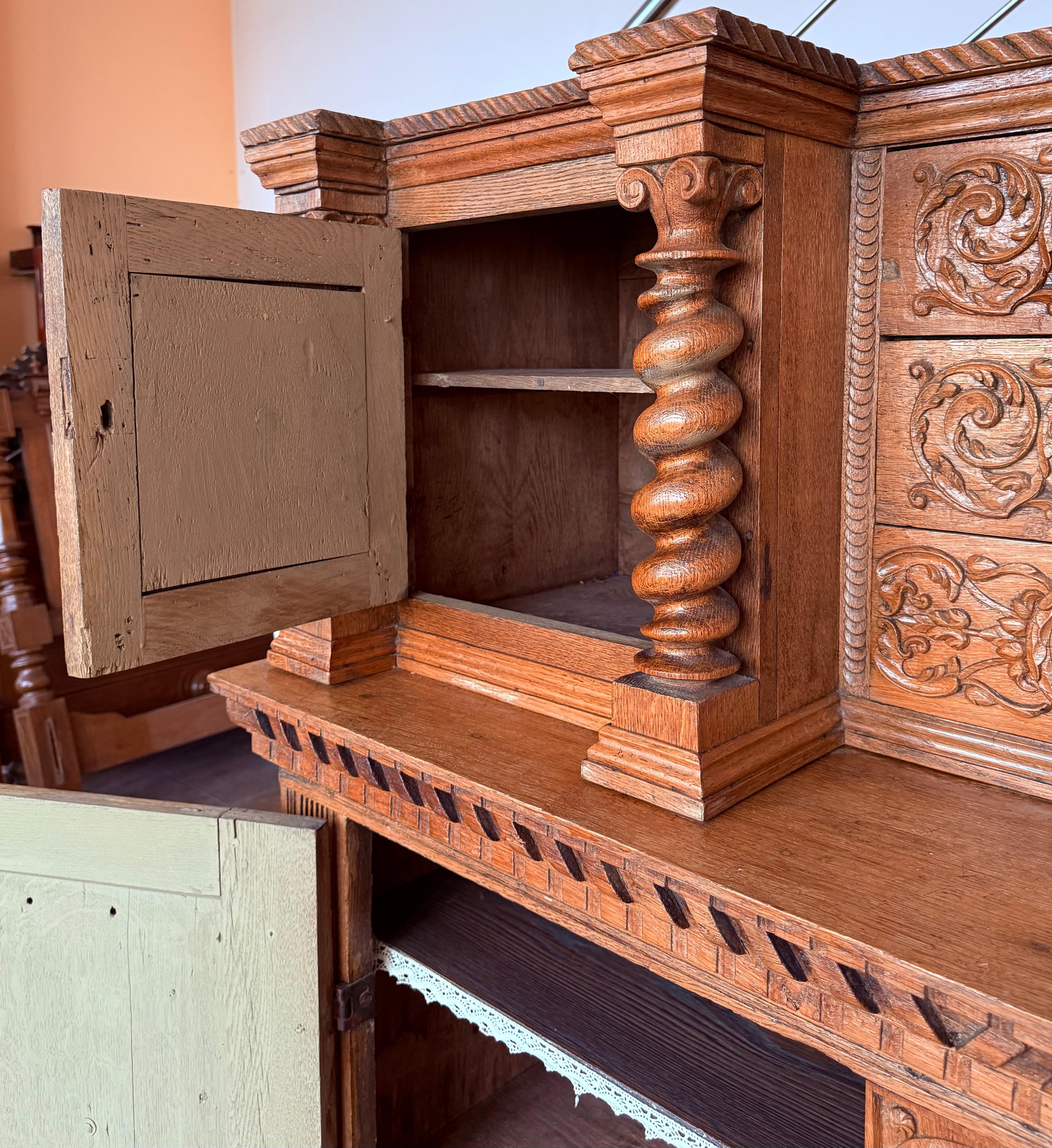 Cabinet Vintage By intagliato a mano in vendita 4
